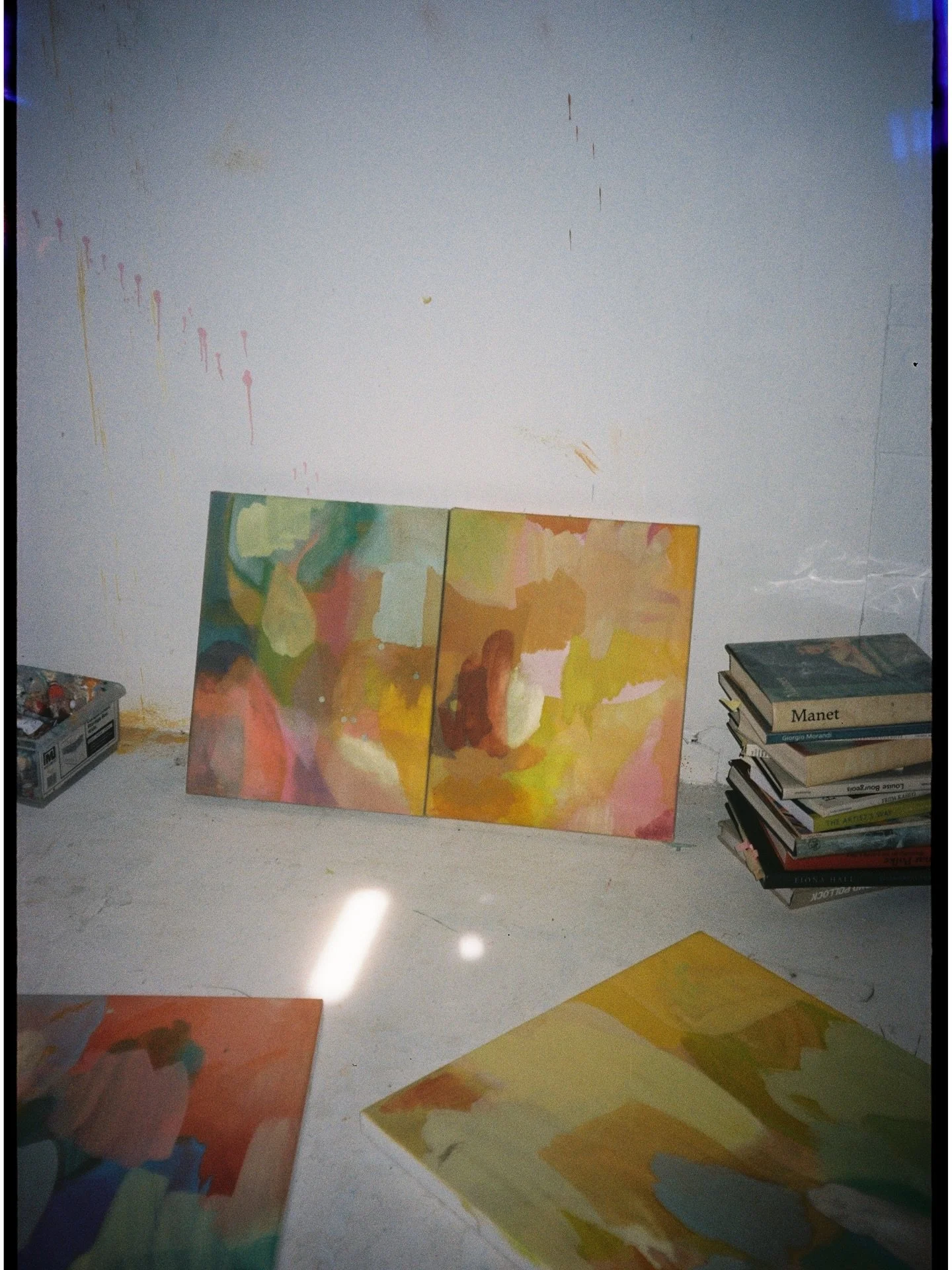 Film frames of a moment with Sara 💌

We are curious, what is creativity to you? How does this word land - in amongst all that life brings. 

Another beautiful edition, coming so soon 🤍