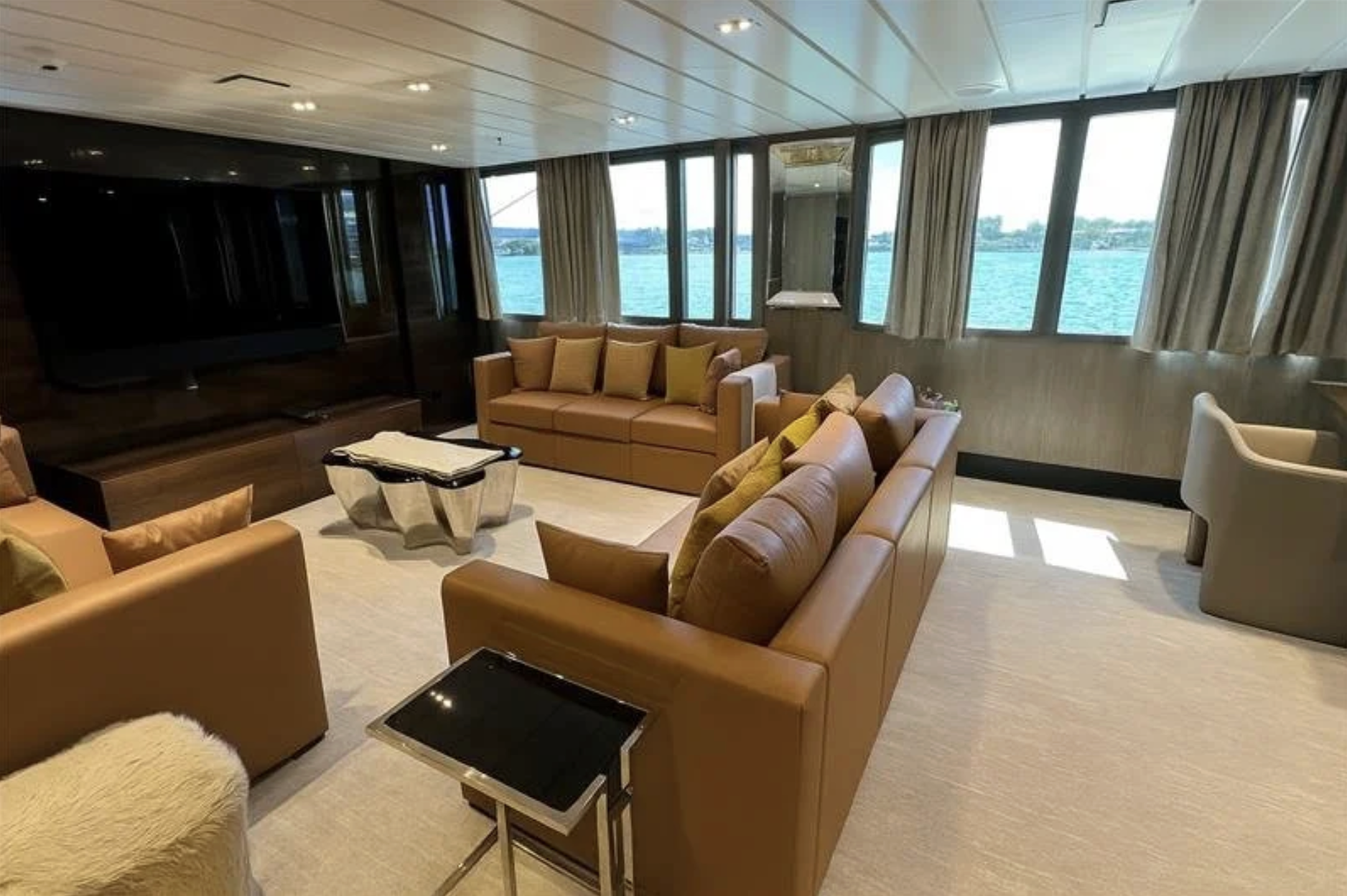 OWNERS SUITE $ 15 990USD