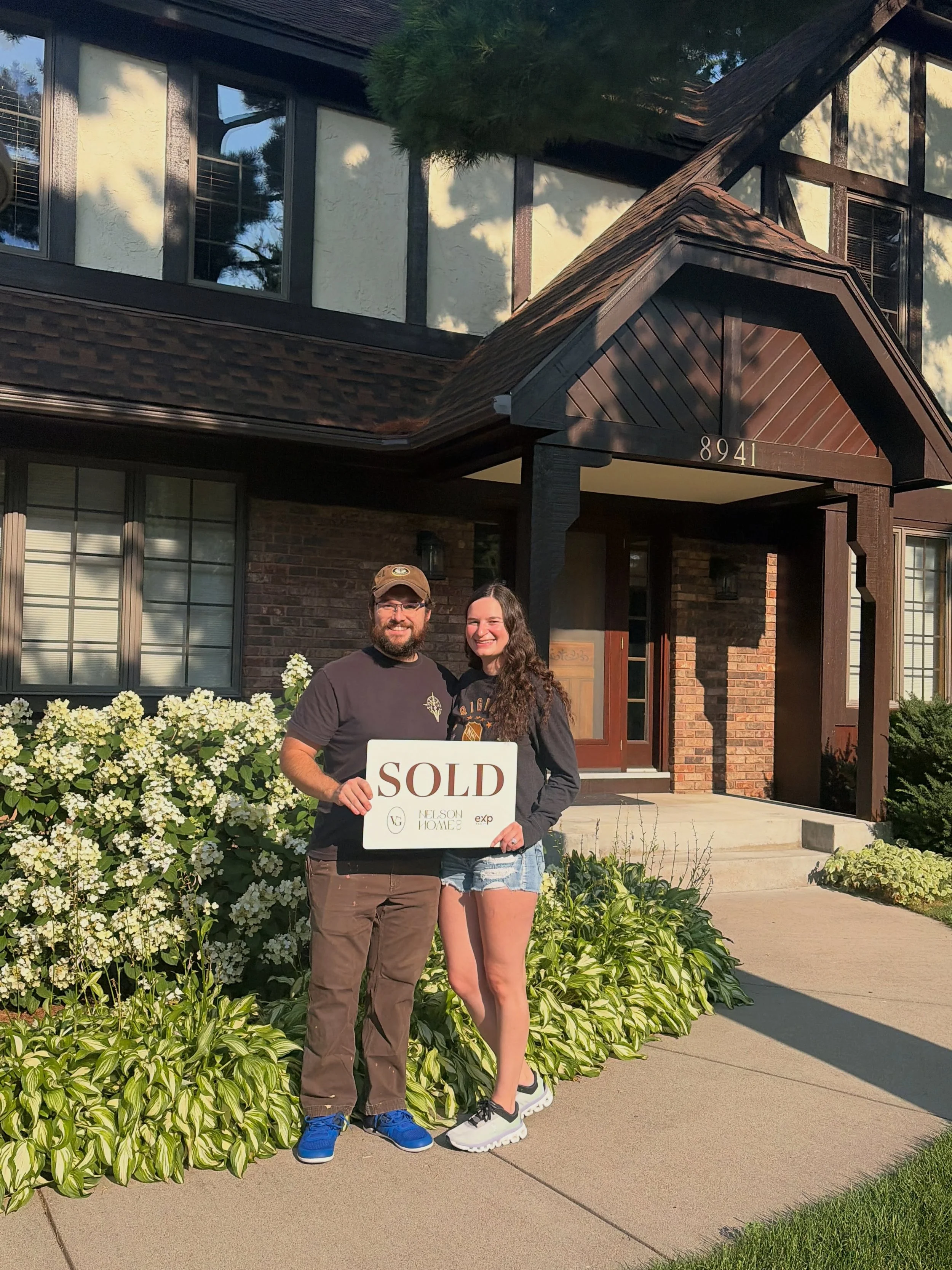 Highly recommend home shopping in peak hydrangea season so you can see your beautiful cottage in all its glory 🥹 

Biggest congrats to Robbie and Taryn as they relocate from Nashville to MN just in time to experience the state fair! Can&rsquo;t wait