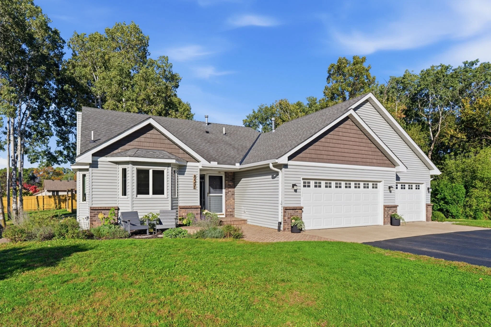 For Sale in MAPLEWOOD
3BD /  2BA /  3CAR

This one can&rsquo;t be missed - Stunning updates, oversized lot, and just minutes to Woodbury shops and restaurants.

Why you&rsquo;ll love it:
&bull; There isn&rsquo;t a room that hasn&rsquo;t been touched 
