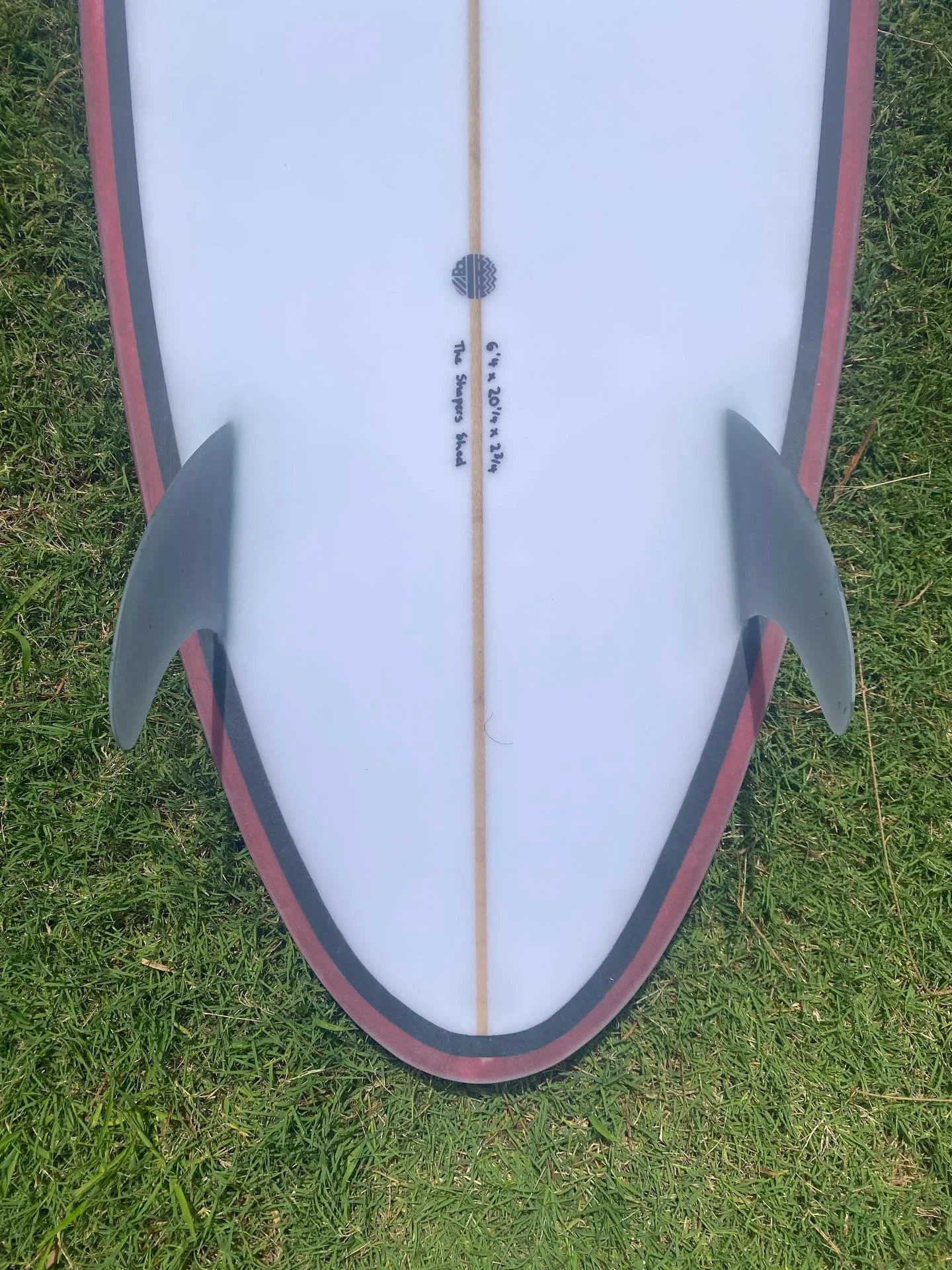 6&rsquo;4&rdquo; x 20 1/4&rdquo; x 2 3/4&rdquo; ~ Twin Pin w/ glassed in upright twins.

Dunno the litres but it floats.