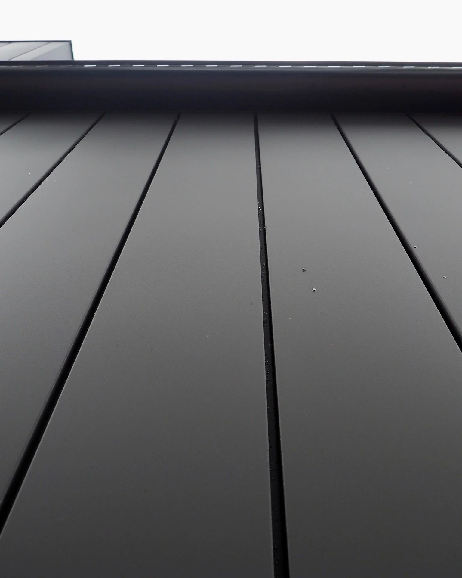 Cladding done the right way&mdash;every time. @colorbondsteel #NewBuild #LuxuryHomesAustralia #MelbourneRoofing #melbournecladding  #CraftsmanshipMatters