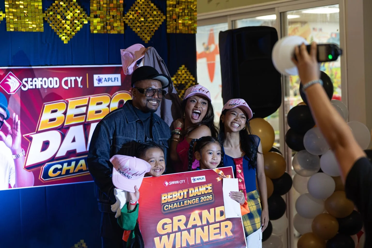 Apl.de.Ap of the Blacked Eyed Peas crowns Bebot dance challenge winners at Seafood City Scarborough, August 25