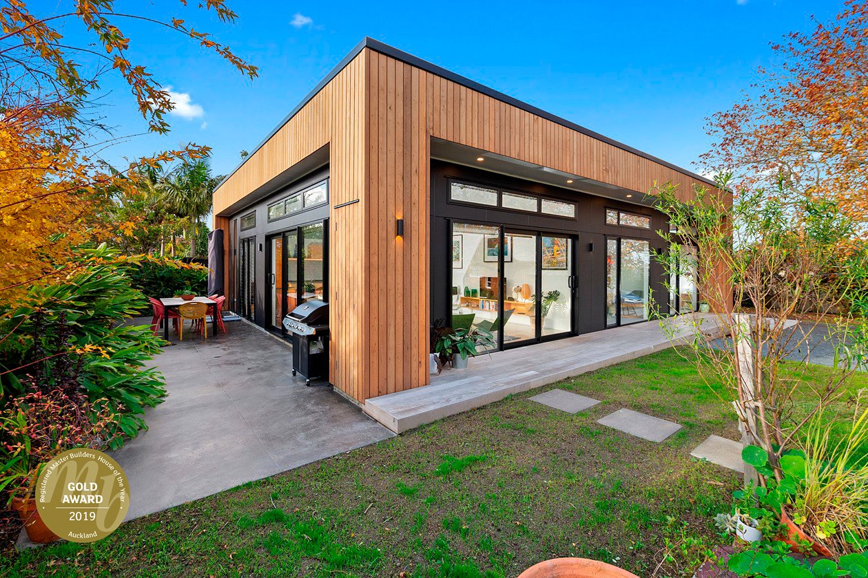 View from left of front yard of Haven Residential Gold Award winning entry in the PlaceMakers New Home $450,000 - $600,000 category at the House of the Year Awards where Swift Roofing laid the new Trimrib roof - Image c/o House of the Year