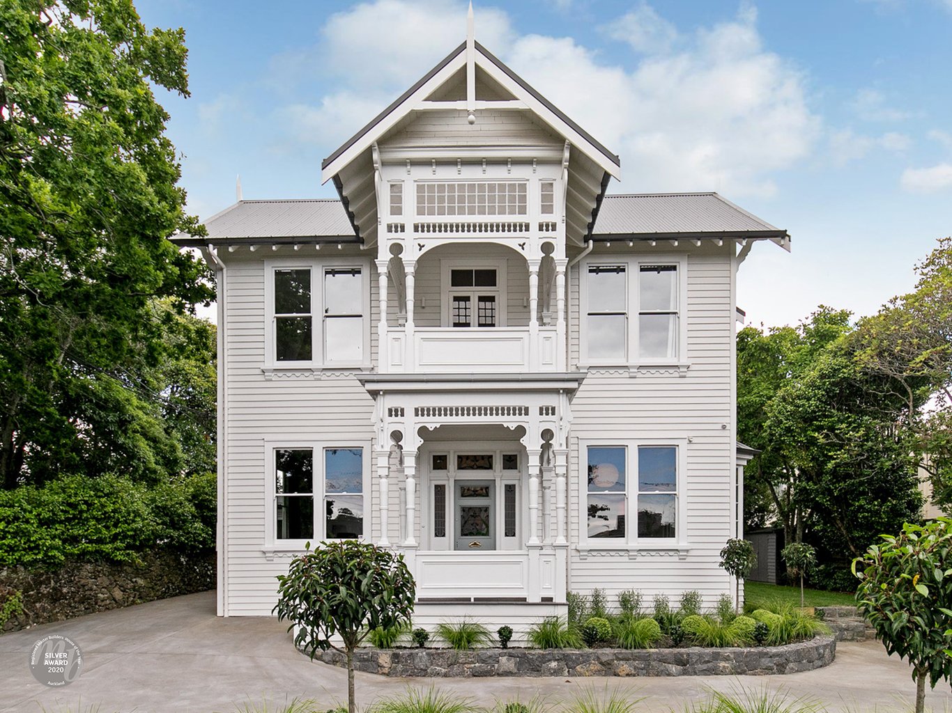 SwiftRoofing_J000877-Existing-House-Addition-J000886-HotY-1366x1024_web-03.jpg