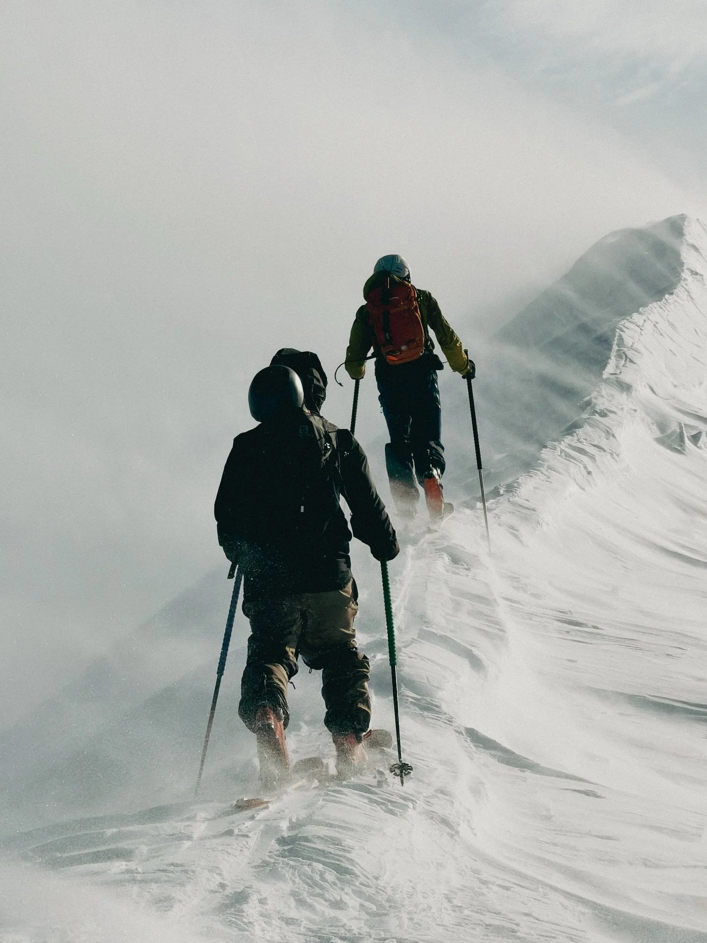 Quand l&rsquo;altitude s&rsquo;&eacute;l&egrave;ve, les images se mettent &agrave; parler d&rsquo;elles m&ecirc;mes 🏔️ 

Avec ce clich&eacute; magnifique, c&rsquo;est notre vid&eacute;aste @maximejorda qui nous fait voyager o&ugrave; peu de monde a 