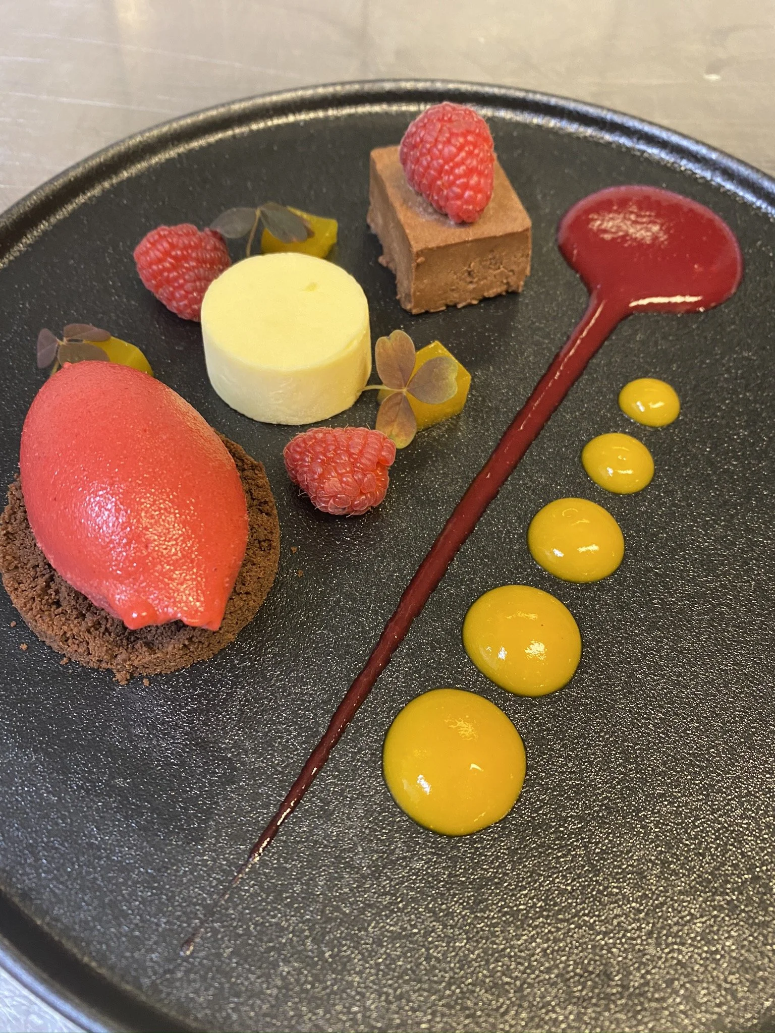 Et kunstverk av en dessert laget av Eckbo Selskapslokaler