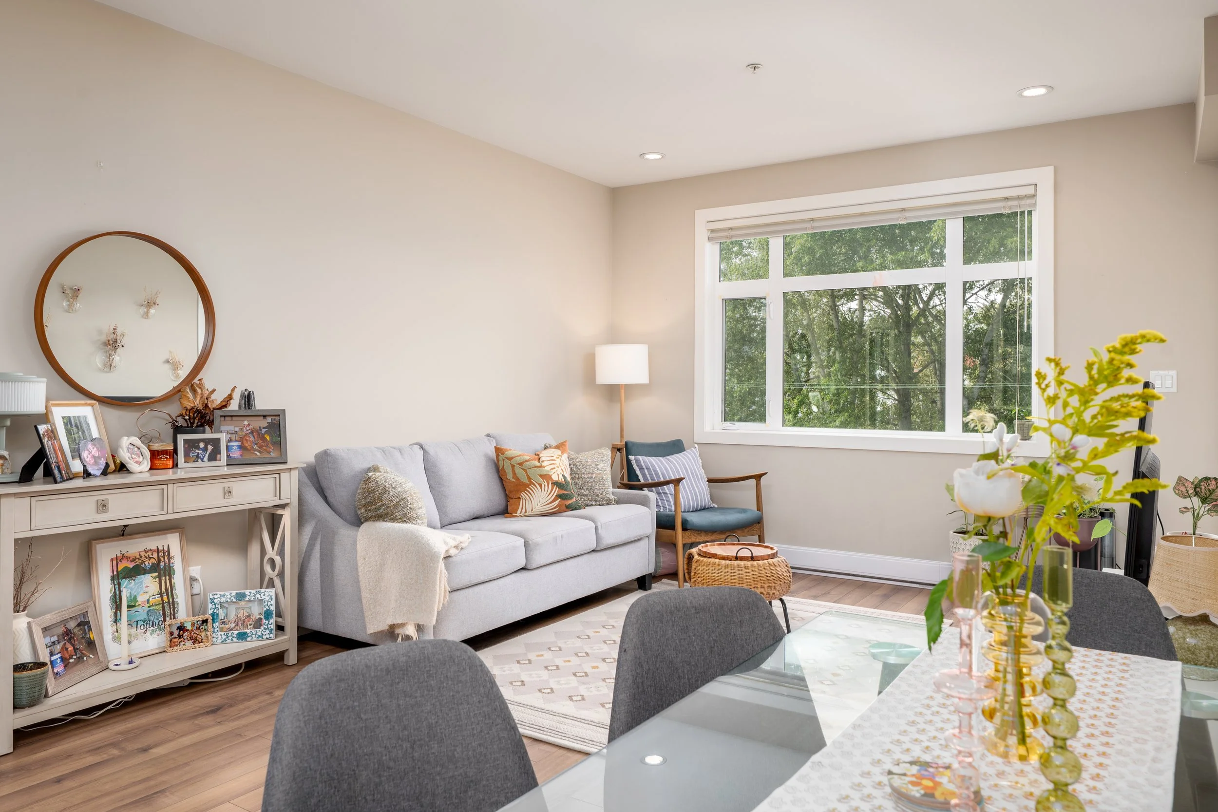 Dining to Living 1.jpg