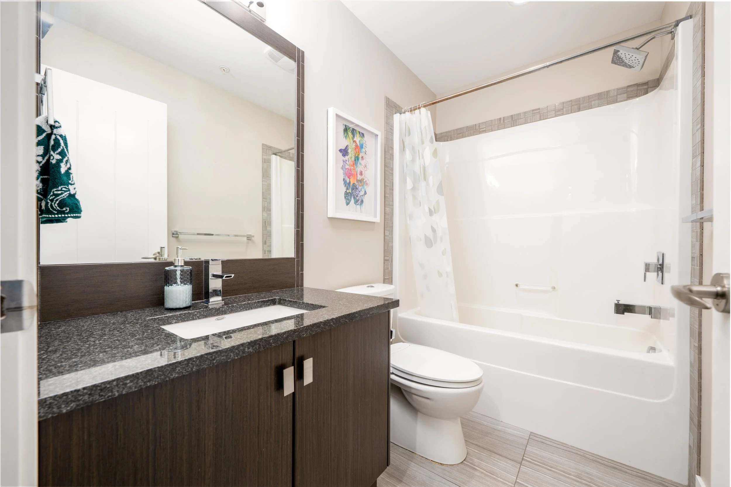 Main 4 PC Bath 1.jpg