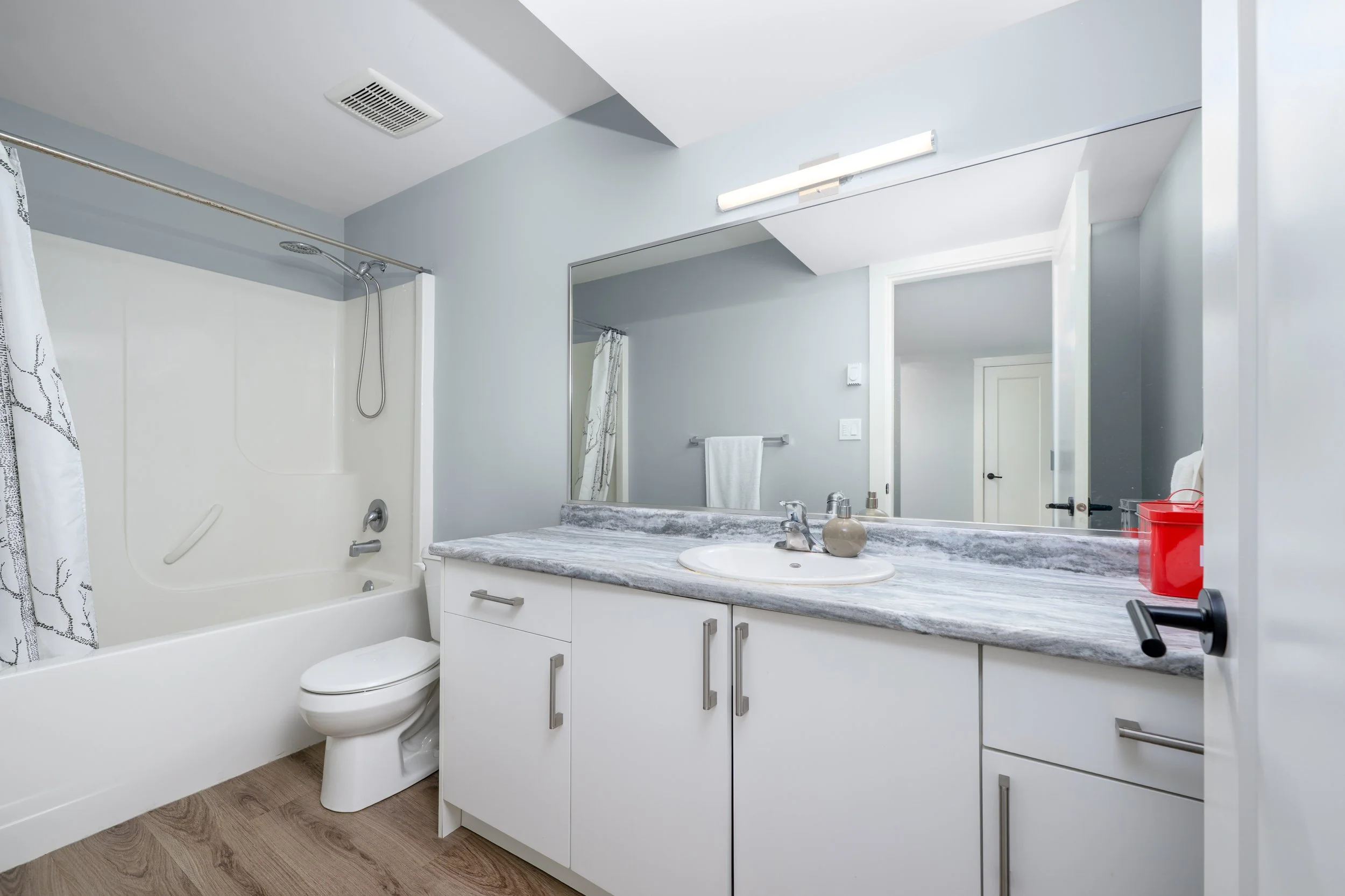 Suite - Main 4 PC Bath 1.jpg