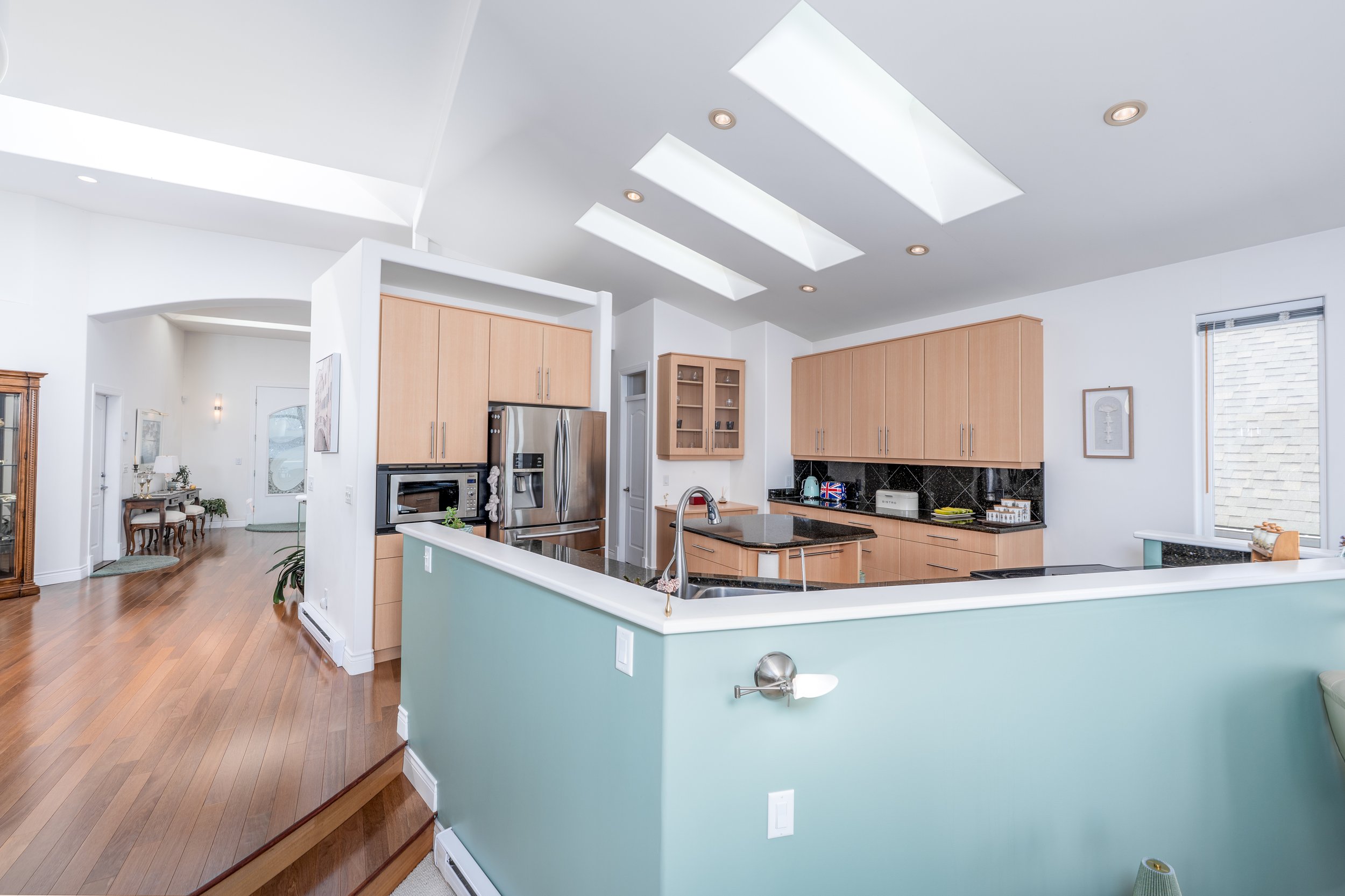 Entry & Kitchen 1.jpg