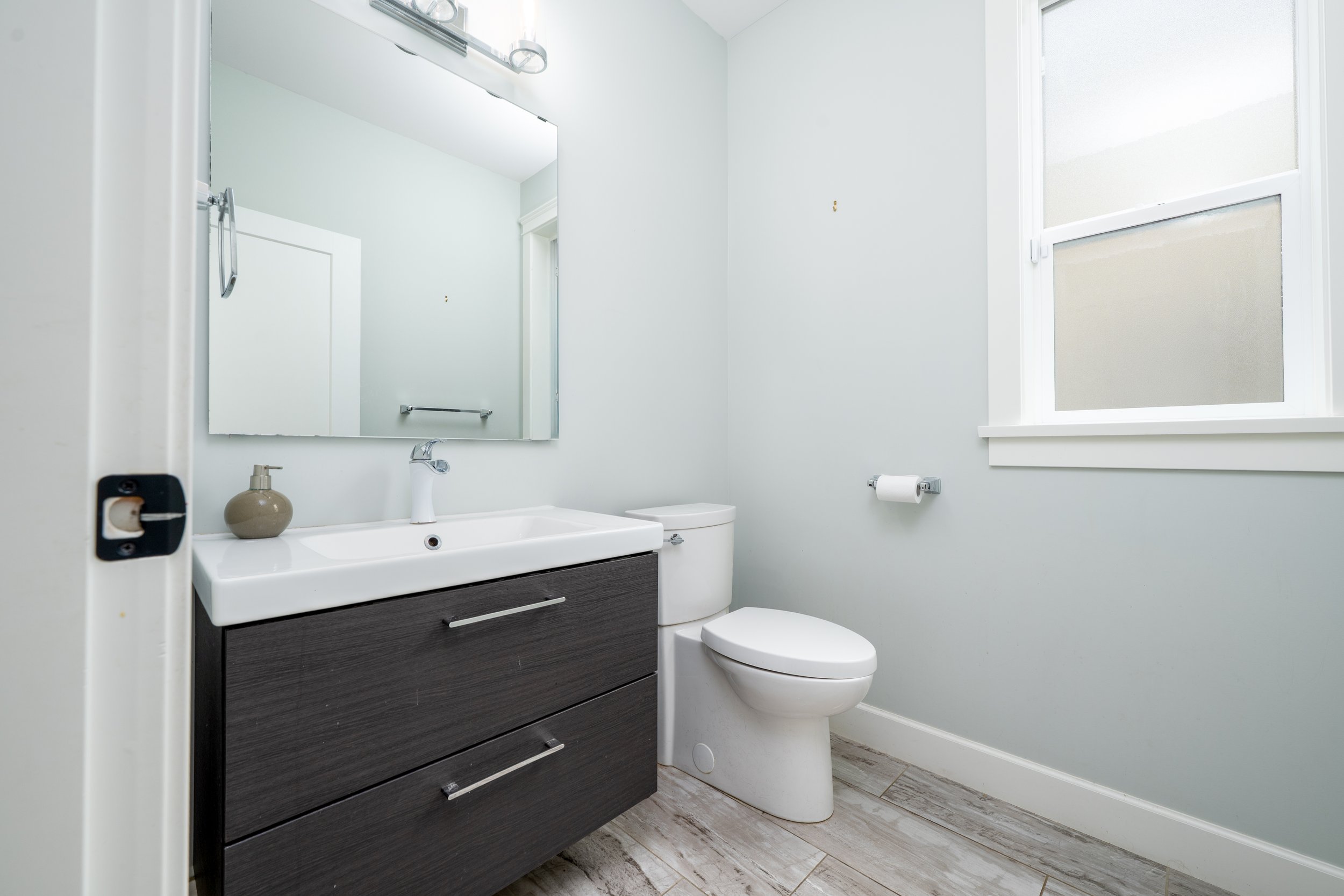 Main 2 PC Bath 1.jpg