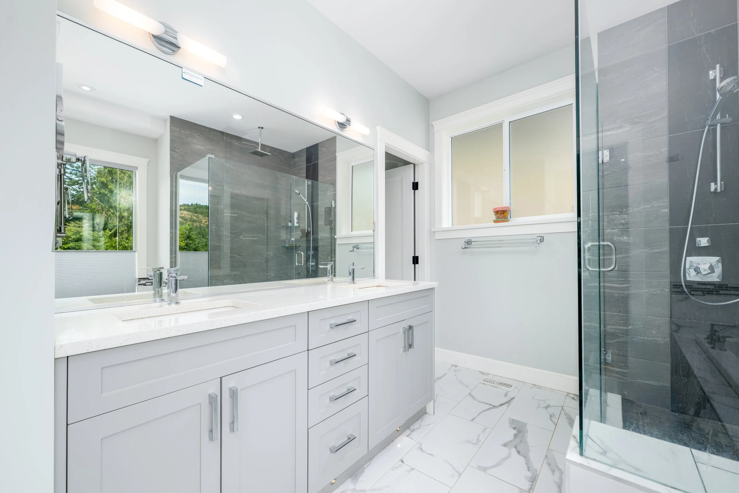 Primary Ensuite 1.jpg