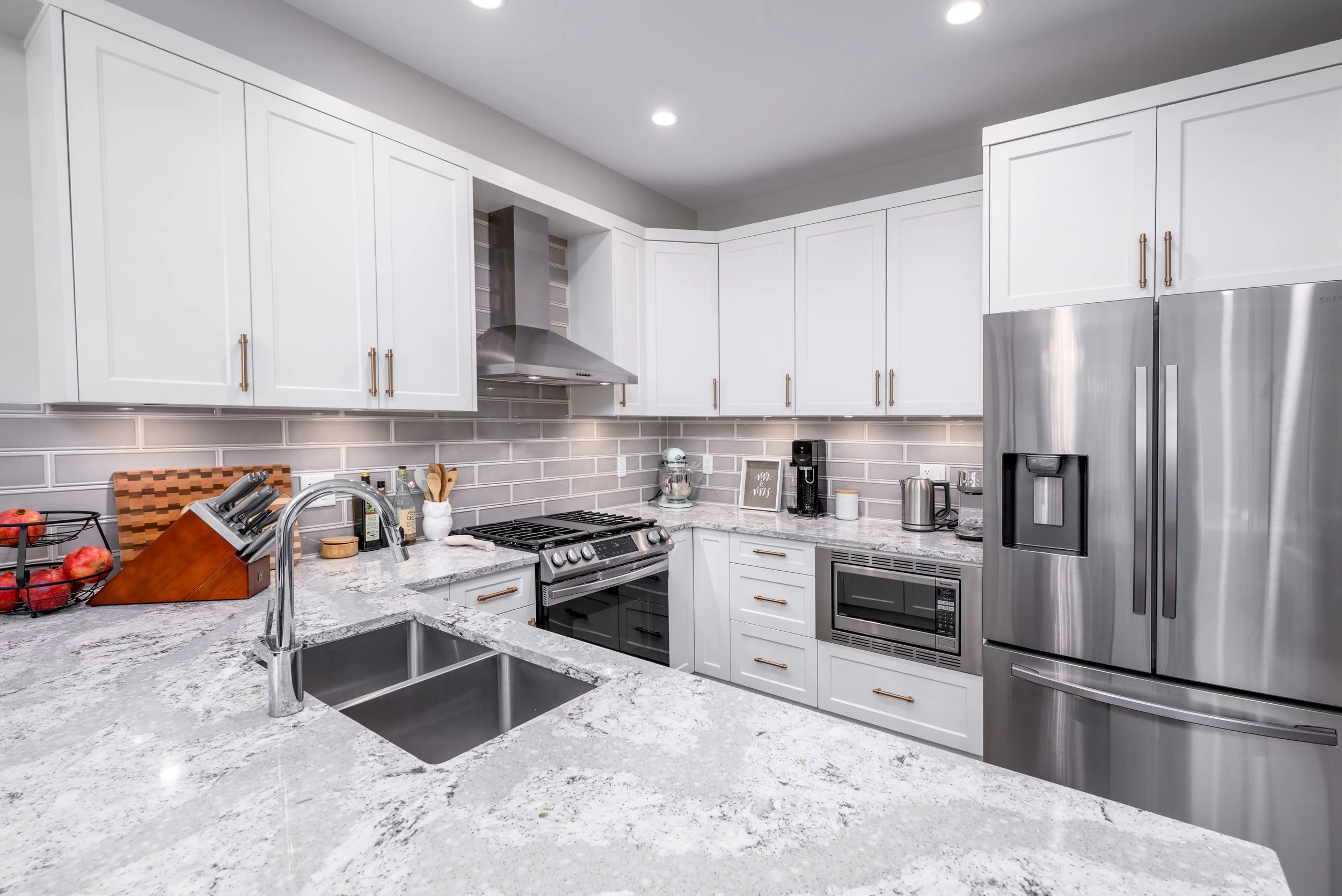 Kitchen 2.jpg