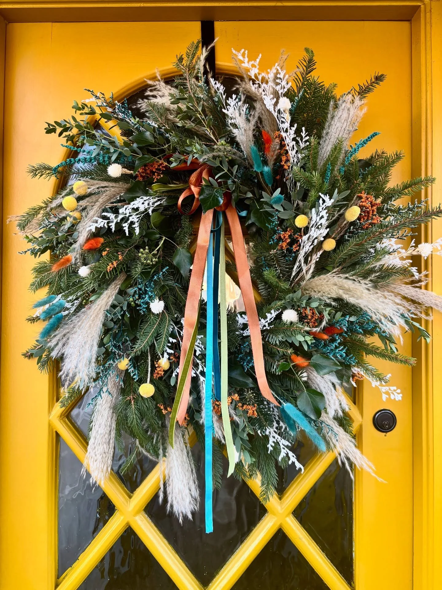 We&rsquo;re obsessed with our Christmas wreath&mdash;we&rsquo;ve adorned our door with it and honestly, we will never get tired of looking at it every time we get home! ✨ Christmas has officially arrived in the Phipps household, and we couldn&rsquo;t