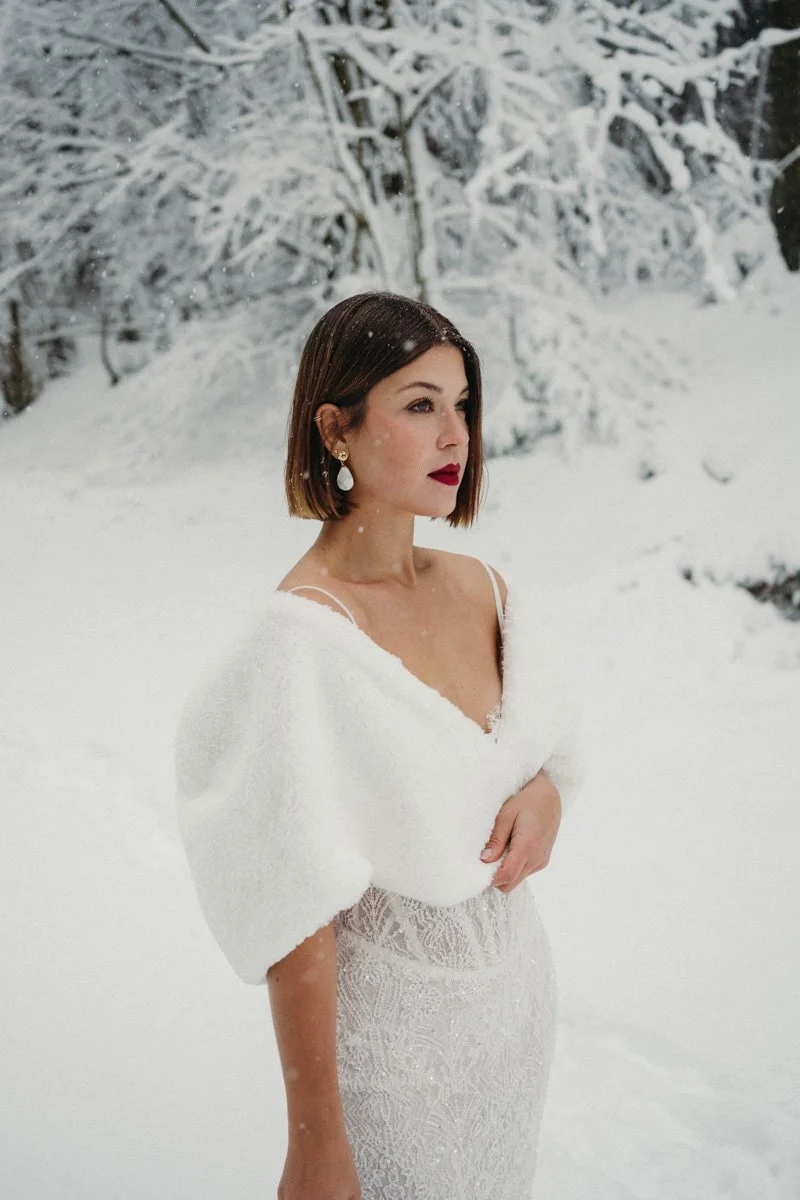 Brautkleid_Brautshooting_Shooting_im_Schnee_Winterhochzeit_Brautatelier_Herzlichkeit_Paulina_Ritter_Fotografie_023.jpg