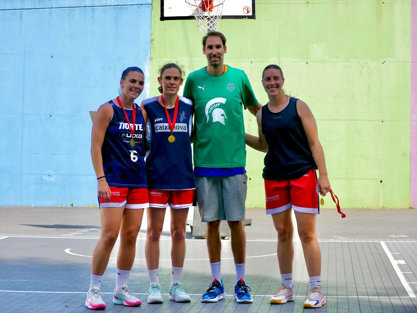 🏆 Campeonas Junior/Senior Femenino – Torneo AC3️⃣X3️⃣
Marccabi de Levantar no dejó lugar a dudas: campeonas del Junior/Senior Femenino.
Gracias a @auria_basquet_pro por su respaldo. ¡¡De levantar trofeos saben un rato!! 🏆?