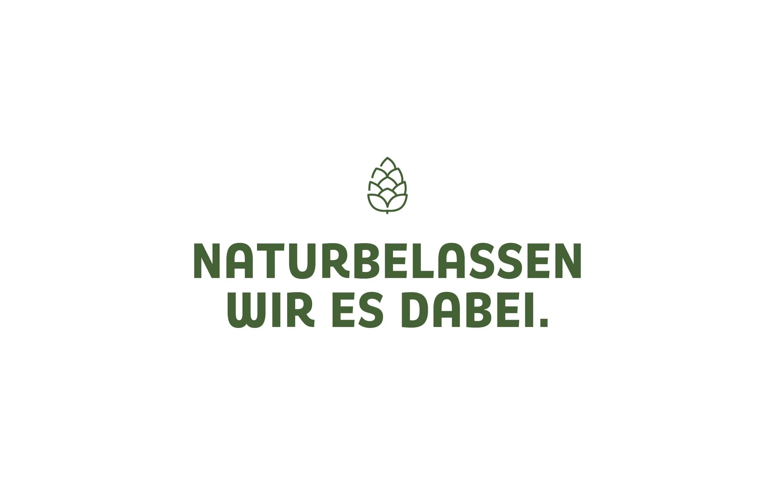 Text 'Naturbelassen wir es dabei.' mit Kiefernholzsiegel oben. zapfnlimo