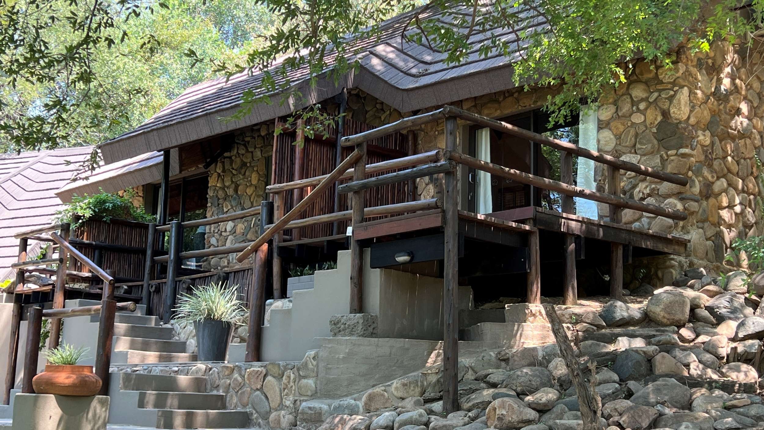 Indlovu - room 5.JPG