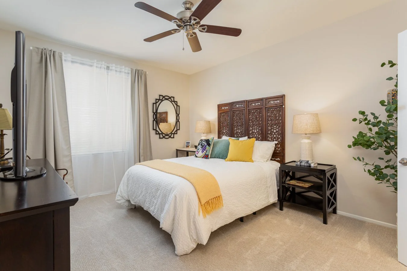 2350 Watermarke Pl MLS-3.jpg