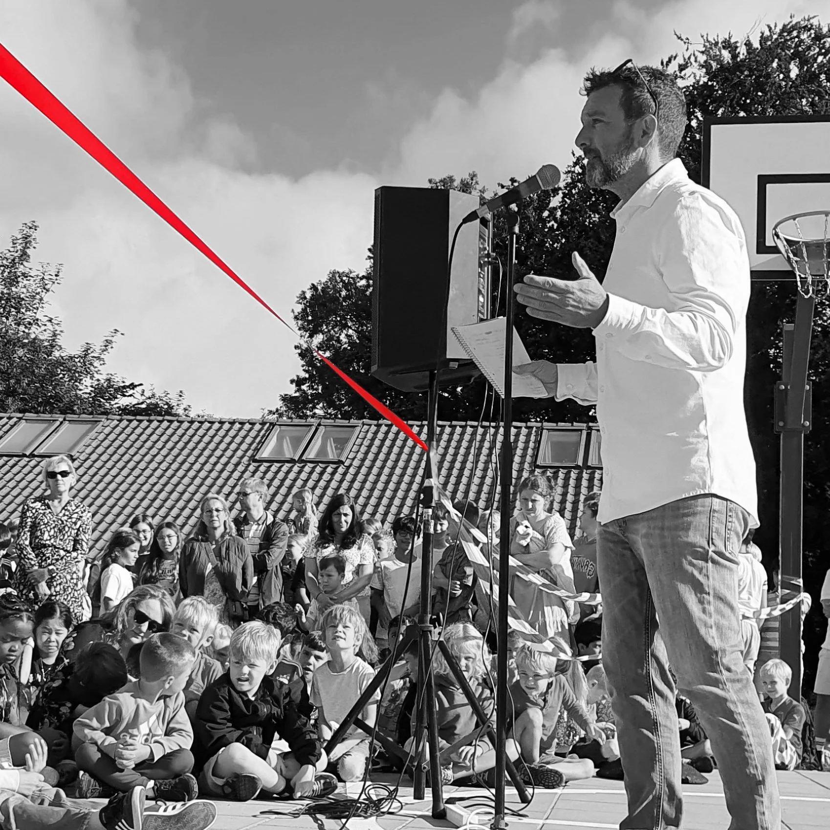 Skoleleder Martin Falkenberg Kofoed indvier ny skolegård på Skt. Josefs Skole i Roskilde