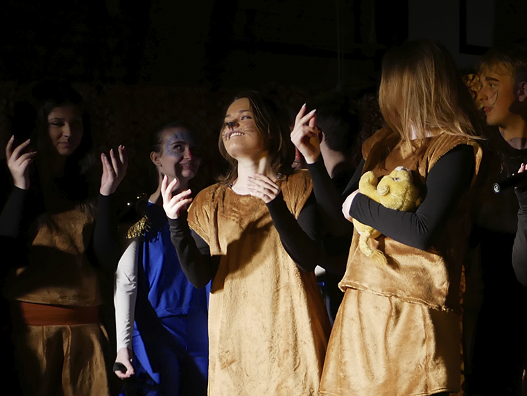 En scene fra 8. klassernes musical på Skt. Josefs Skole