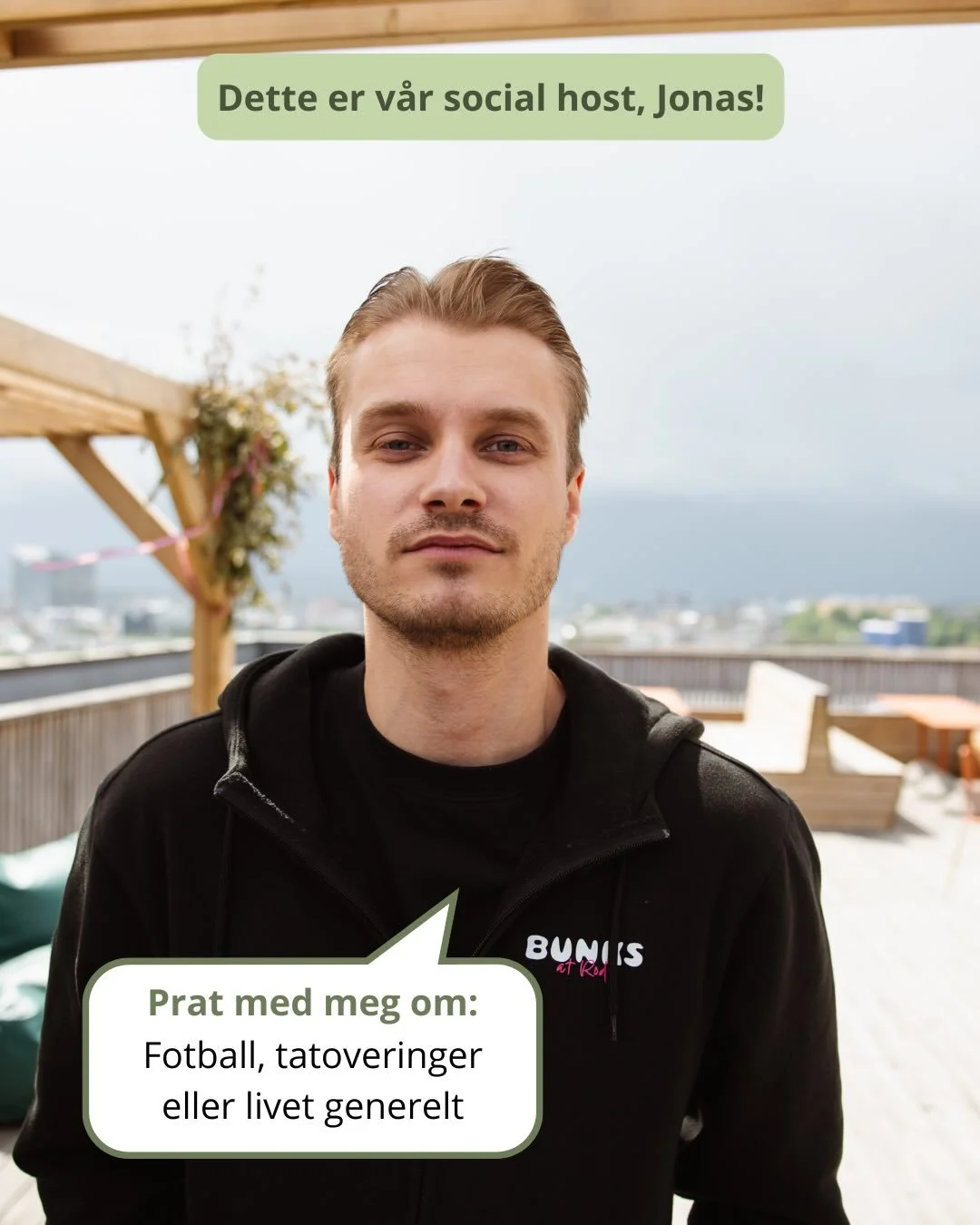 M&oslash;t Jonas✨
Social hosten som alltid har en god replikk p&aring; lur og som definitivt fanger din oppmerksomhet med sin sjarm og energi! 💖