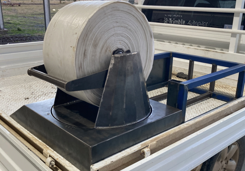 Multidirectional line dispenser on a ute bed