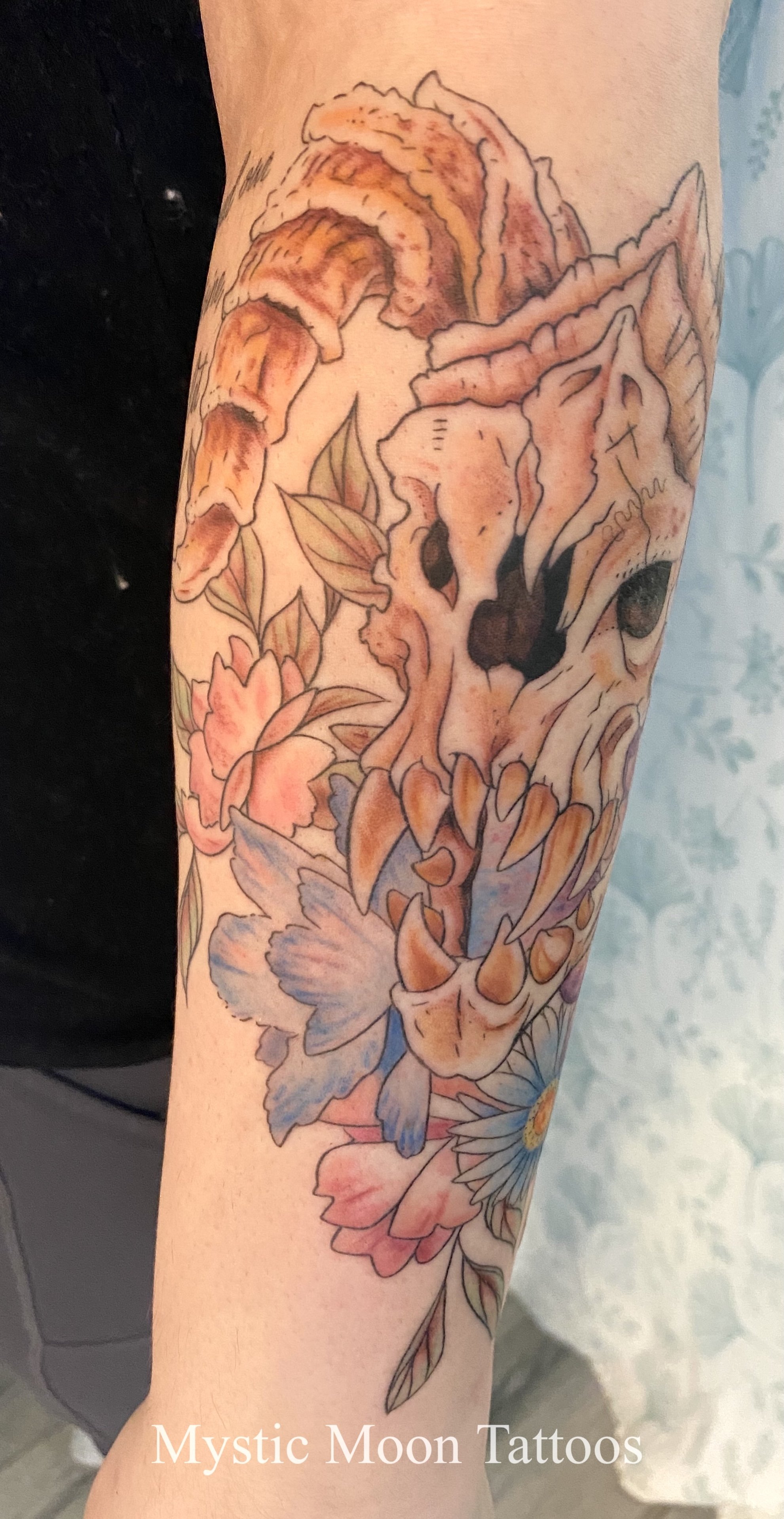 Fallout colour half sleeve, starring Deathclaw skull and wasteland flowers: aster, hubflower, rhododendron, and mutated fern.