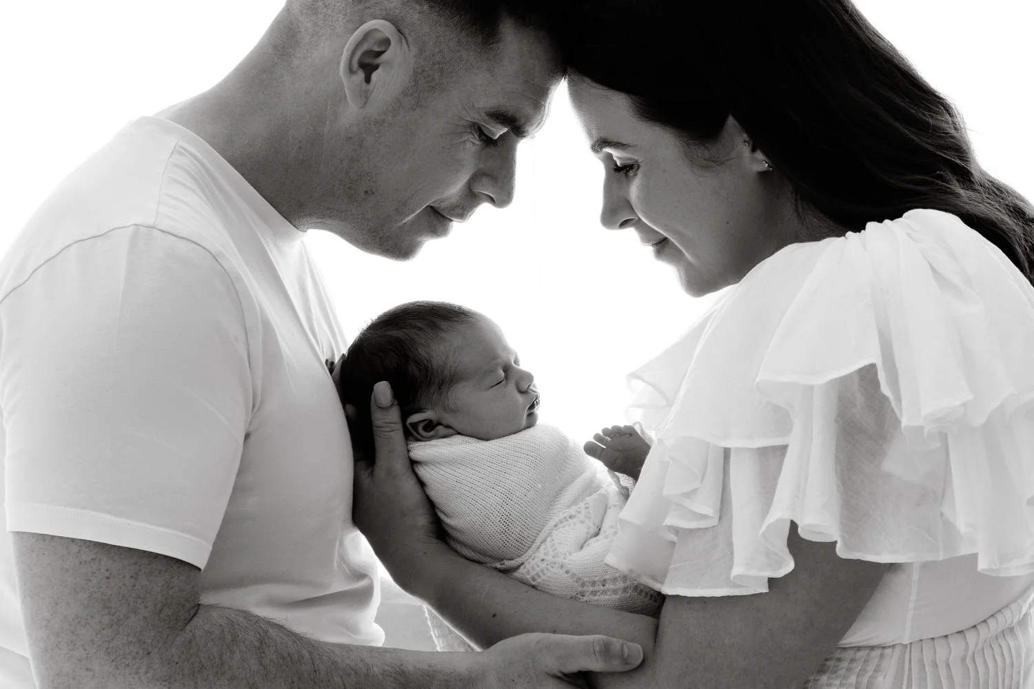 Backlit newborn family portrait black and white by Ally Stuart-Ross Mabel and Moose Education