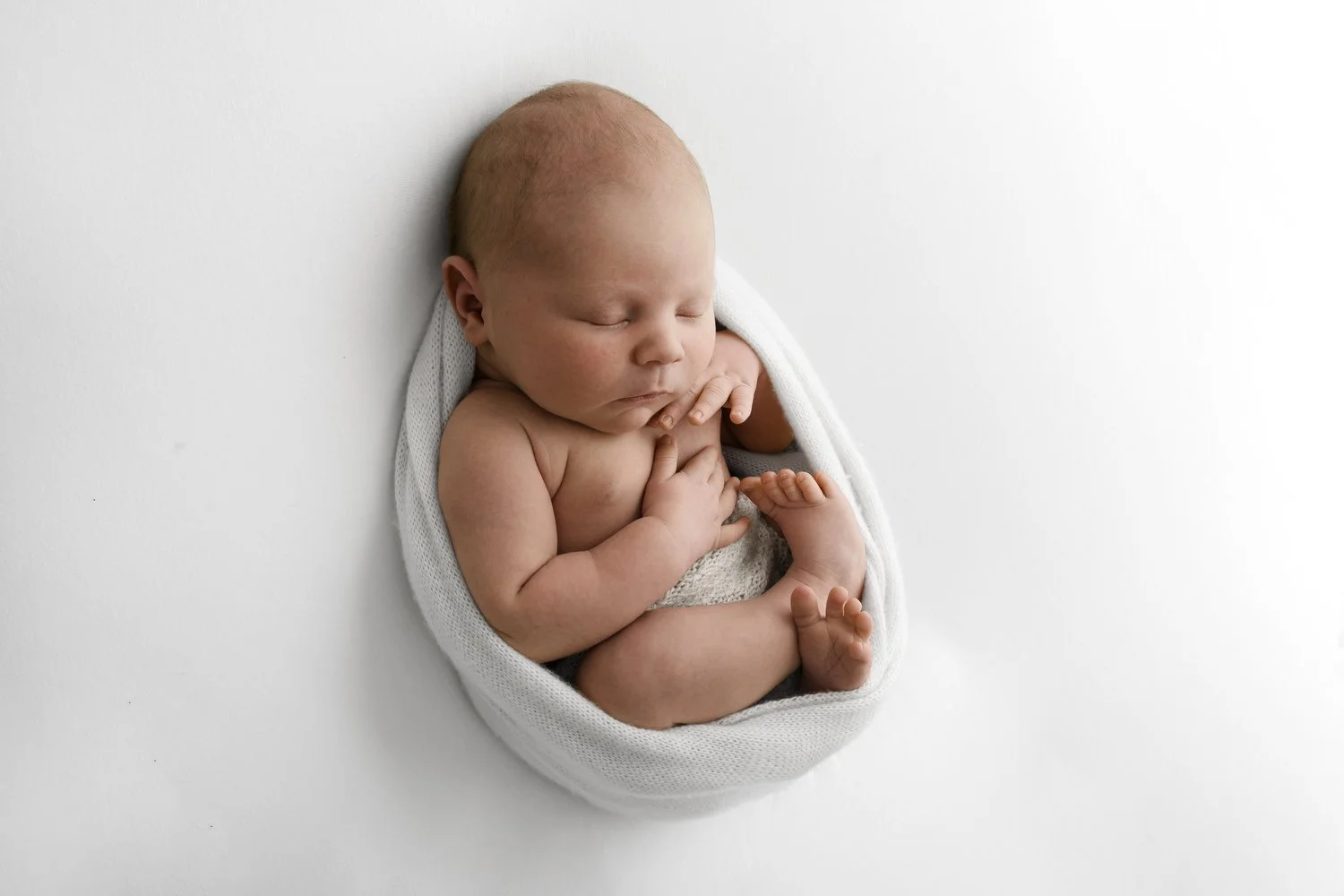 What is Aperture? A Simple Guide for Newborn Photographers