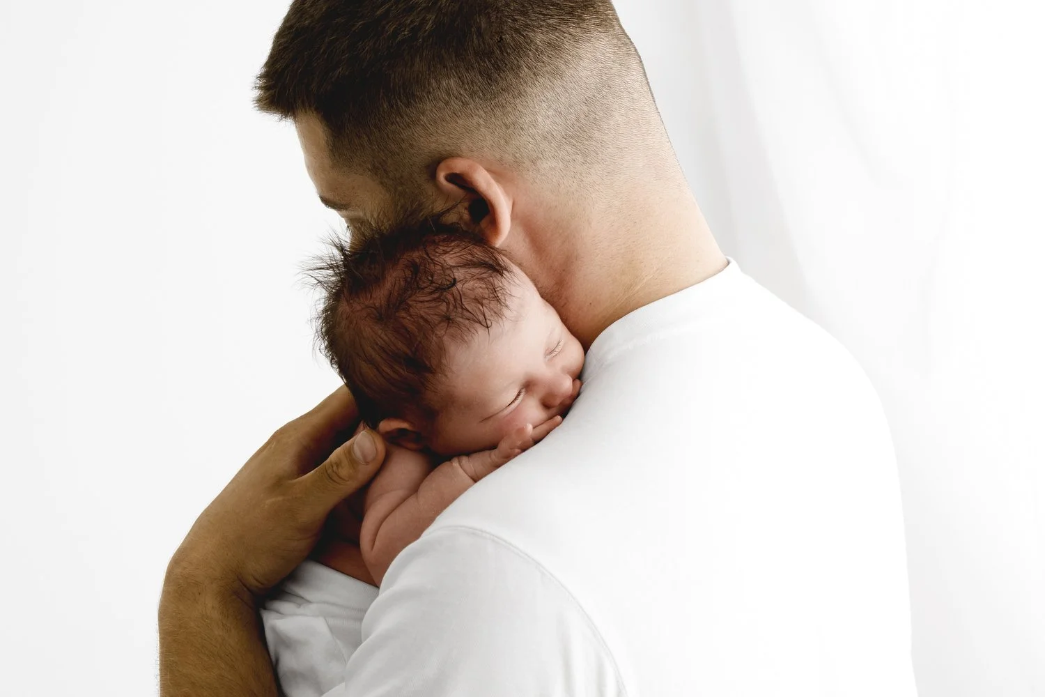 dad with newborn baby at Mabel and Moose studio by Ally Stuart-Ross
