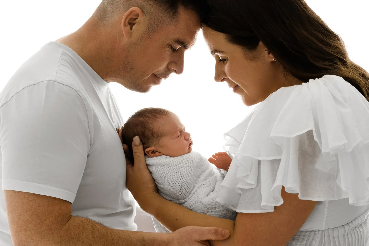 Backlit newborn family portrait colour by Ally Stuart-Ross Mabel and Moose Education