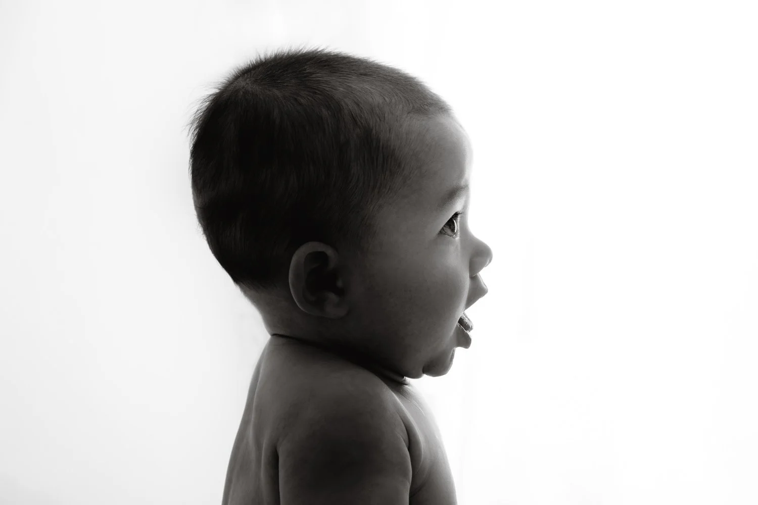 Newborn baby backlit profile portrait black and white by Ally Stuart-Ross Mabel and Moose Education