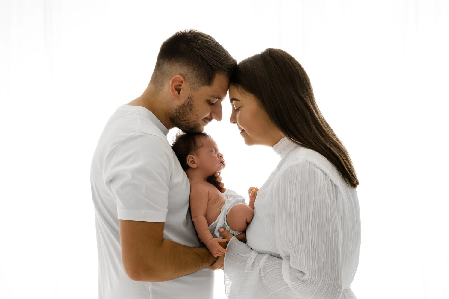 Backlit newborn family portrait by Ally Stuart-Ross Mabel and Moose Education