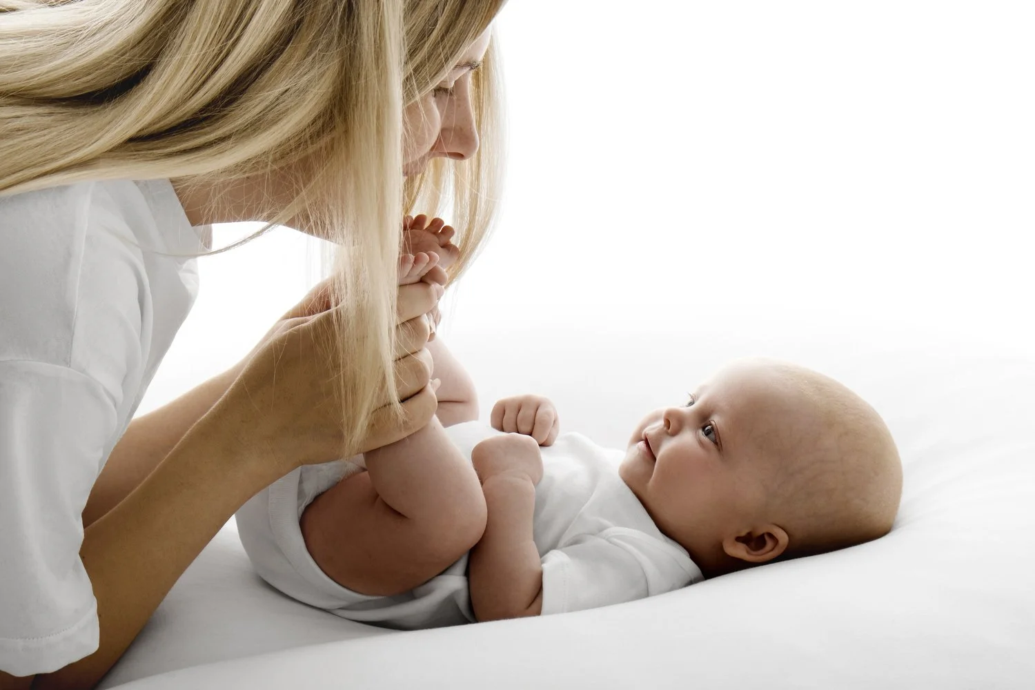 Current standard newborn photography by Ally Stuart-Ross Mabel and Moose Education