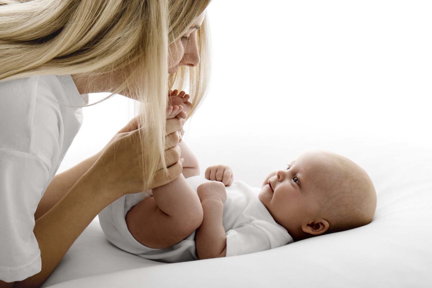 Current standard newborn photography by Ally Stuart-Ross Mabel and Moose Education