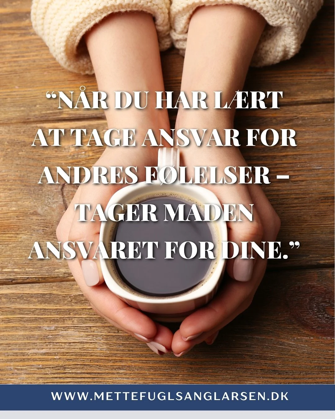 Du l&aelig;rte tidligt at afl&aelig;se stemningen i rummet.
At m&aelig;rke, hvordan andre havde det &ndash; f&oslash;r nogen sagde et ord.
At tage ansvar for roen,
fordi ingen omkring dig kunne tage ansvar for deres egne f&oslash;lelser.
Den slags l&