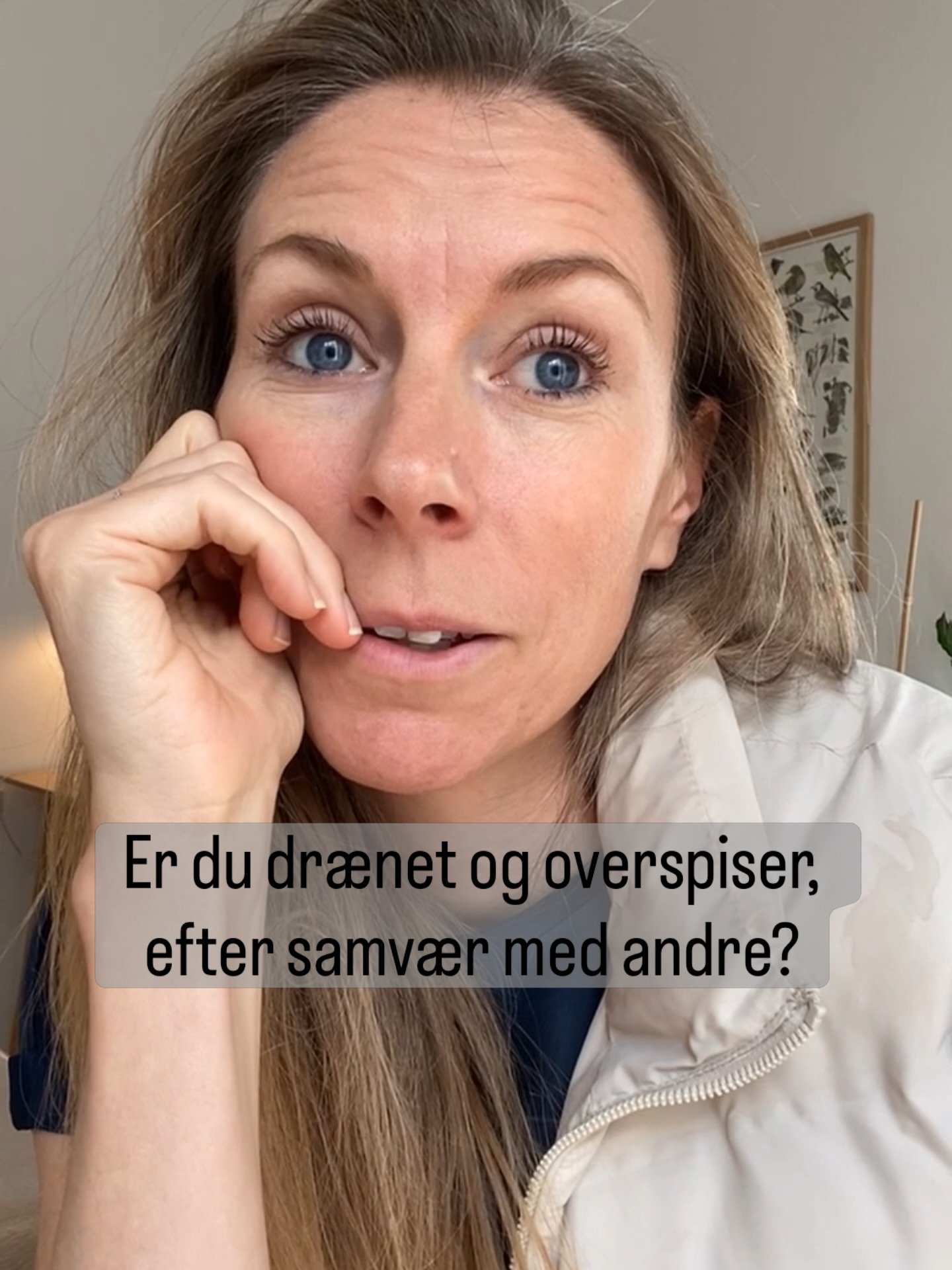 Du sidder sammen med en flok venner. Du har v&aelig;ret lidt nerv&oslash;s inden. Du har haft tanker om, hvordan det nu skulle forl&oslash;be og hvordan du nu skulle v&aelig;re, n&aring;r du var der, for at v&aelig;re ordentlig med i samtale. Og hvad