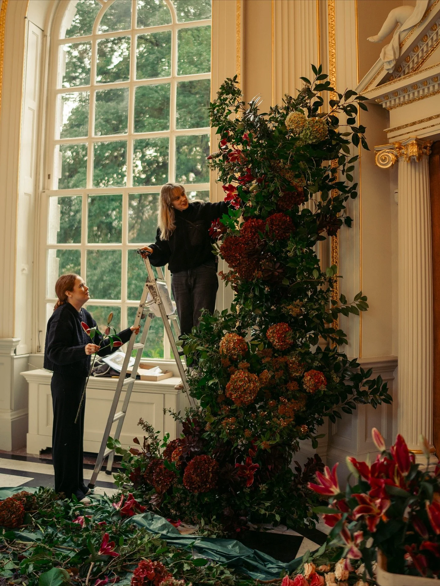 When it comes to wedding flowers, our whole process is built around you - what you love, the feeling you want your day to have, and all the little details that make it uniquely yours 💫

From that first conversation, we start shaping florals that fee