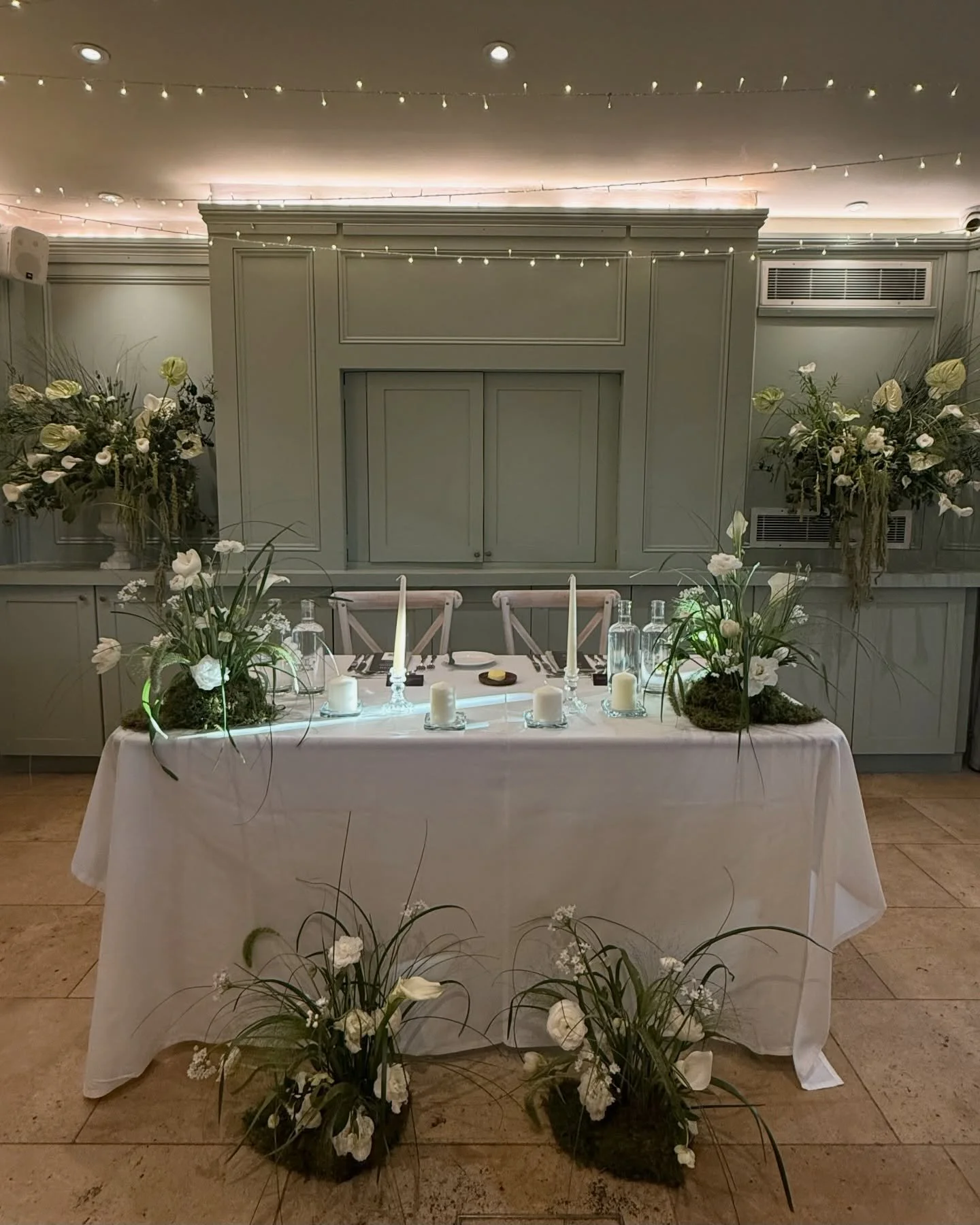 Modern, romantic and a little bit magical ✨

A closer look at our last wedding of the season - florals designed specifically for the loveliest couple, full of airy movement and quiet atmosphere that completely transformed the space 🌿

Every stem was