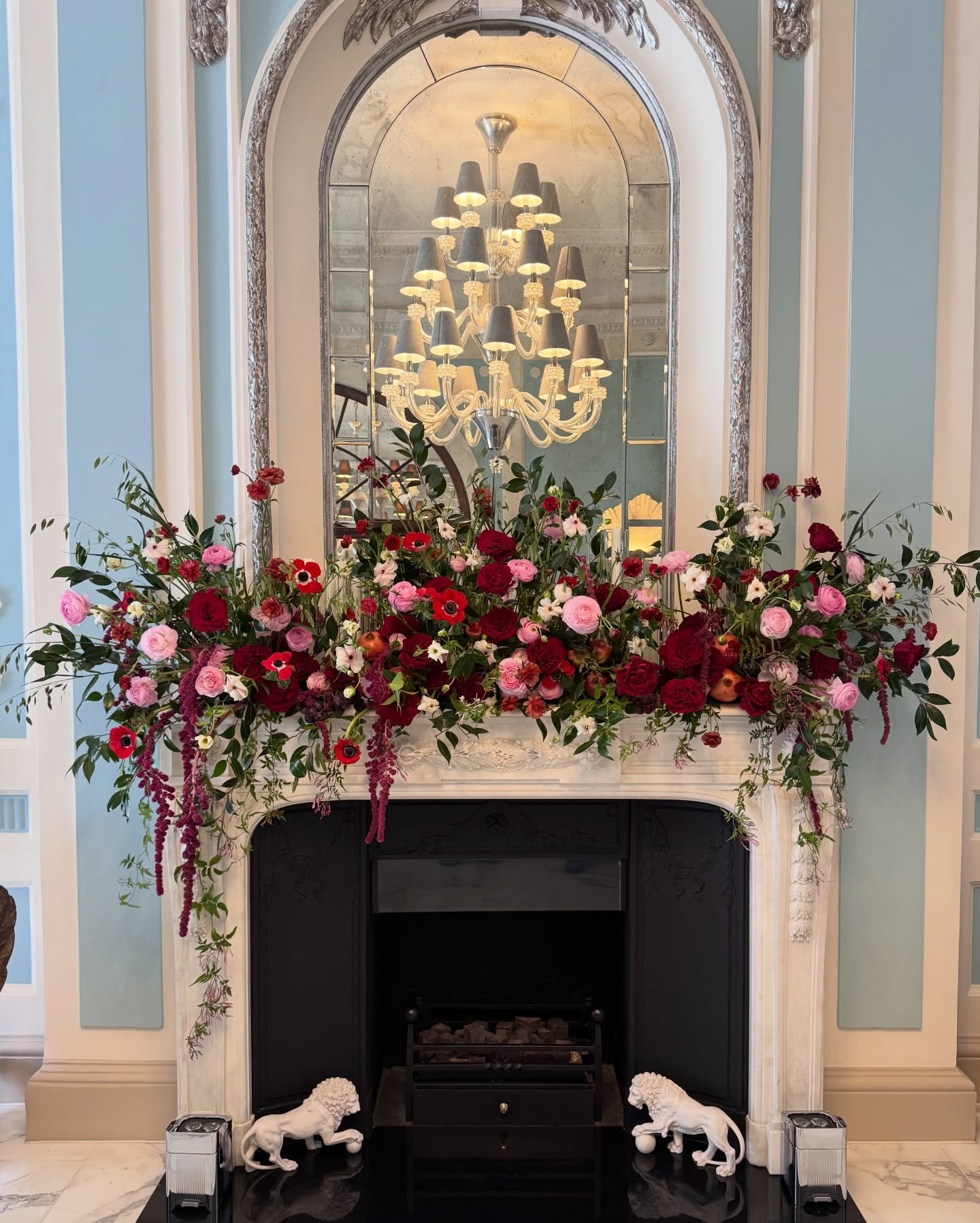 Wild, romantic and abundant florals for @cotteeflowers 🌺

I loved creating this dreamy fireplace display - a mix of seasonal anemones, ranunculus and butterfly ranunculus, all layered for movement, colour and those little details I&rsquo;m obsessed 