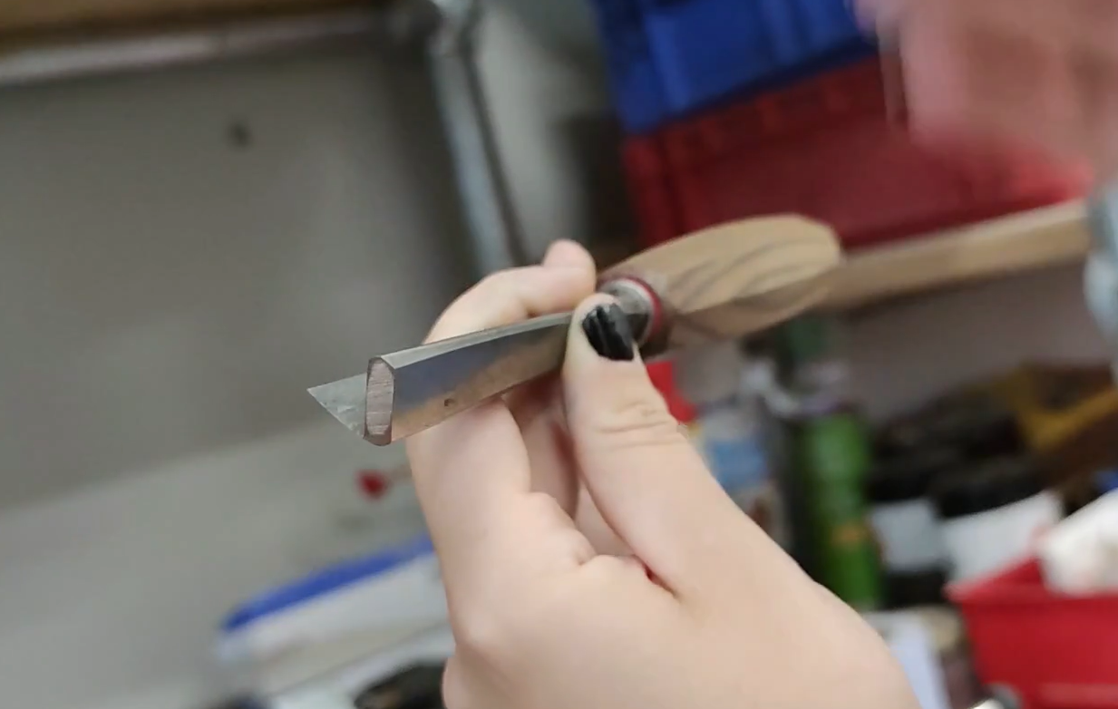 How to sharpen the tools. A video tutorial by Auxane