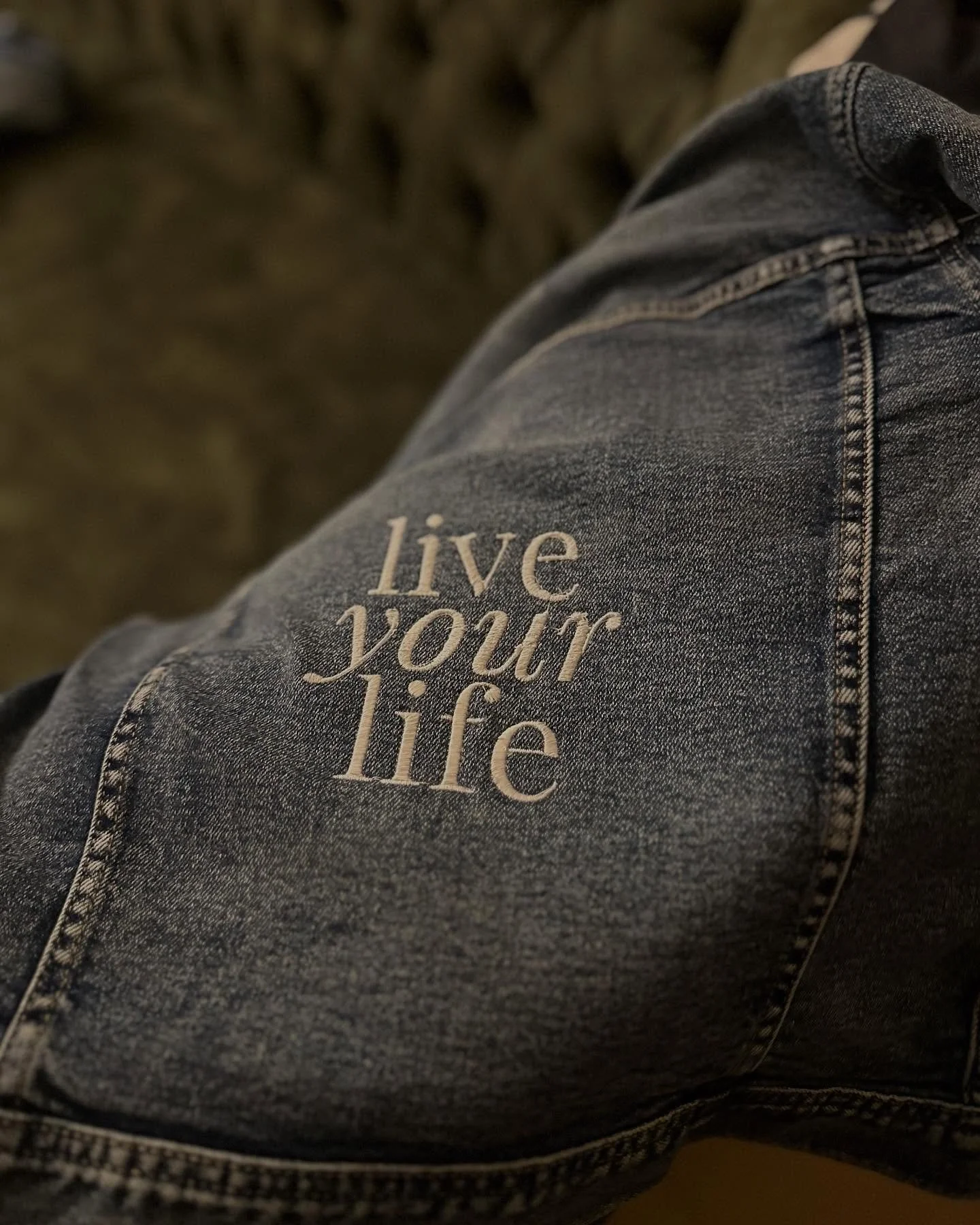 Obsessed 🤩 
.
.
.
.
.
#embroidered #machinembroidery #bespokeembroidery #samplingday #workstation #embroideryartist #uae #dubai #art #americaneagle