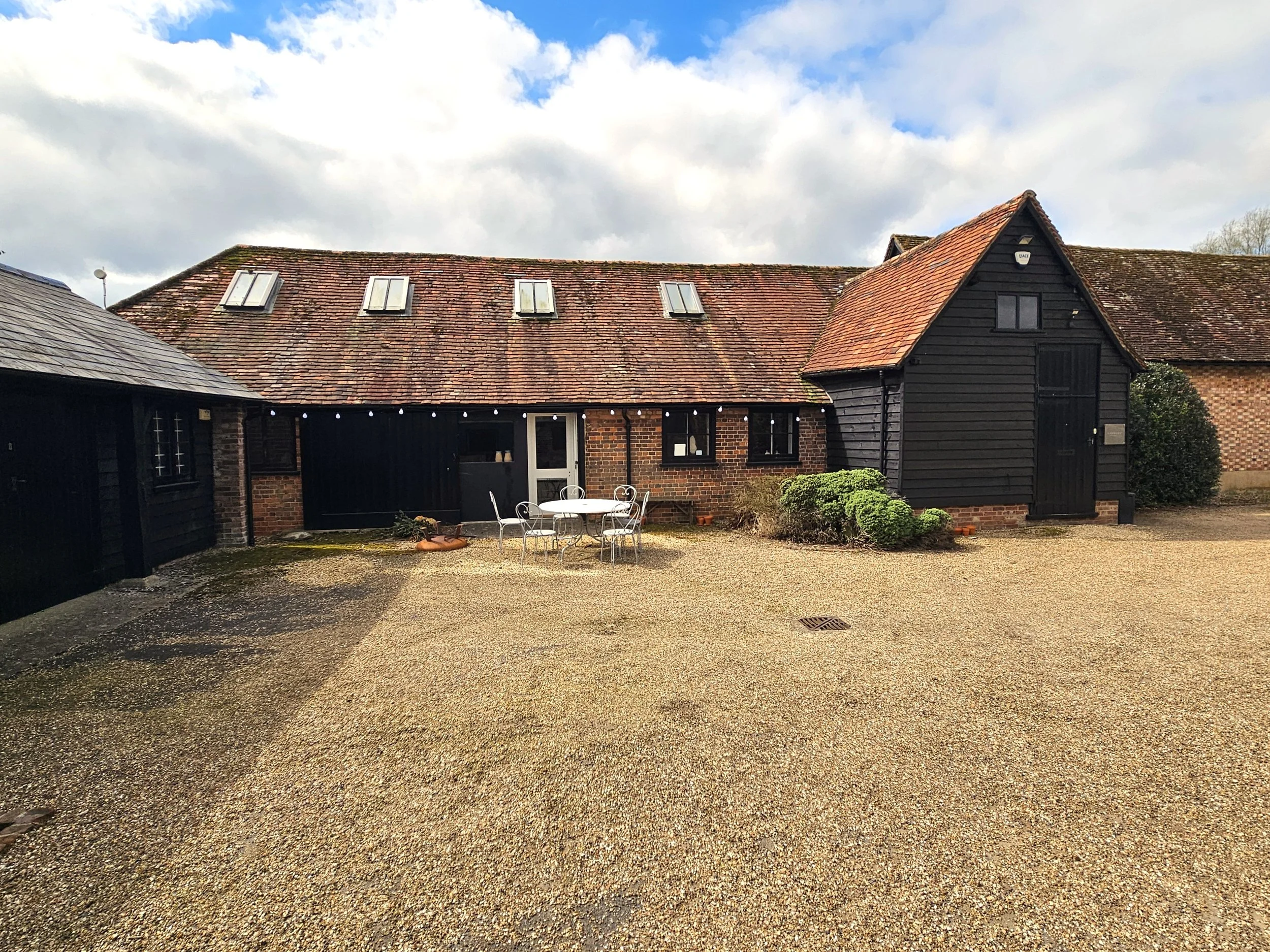 Crown Yard, Redbournbury Lane, St Albans - £2650pcm
