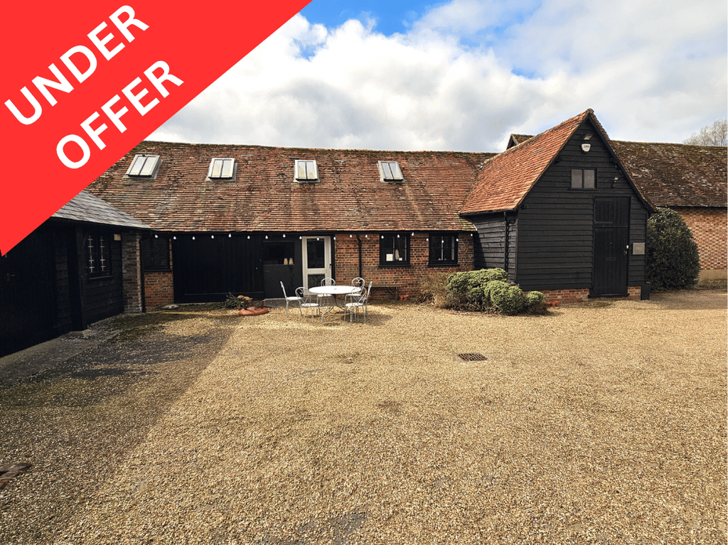 Crown Yard, Redbournbury Lane, St Albans - £2100pcm 