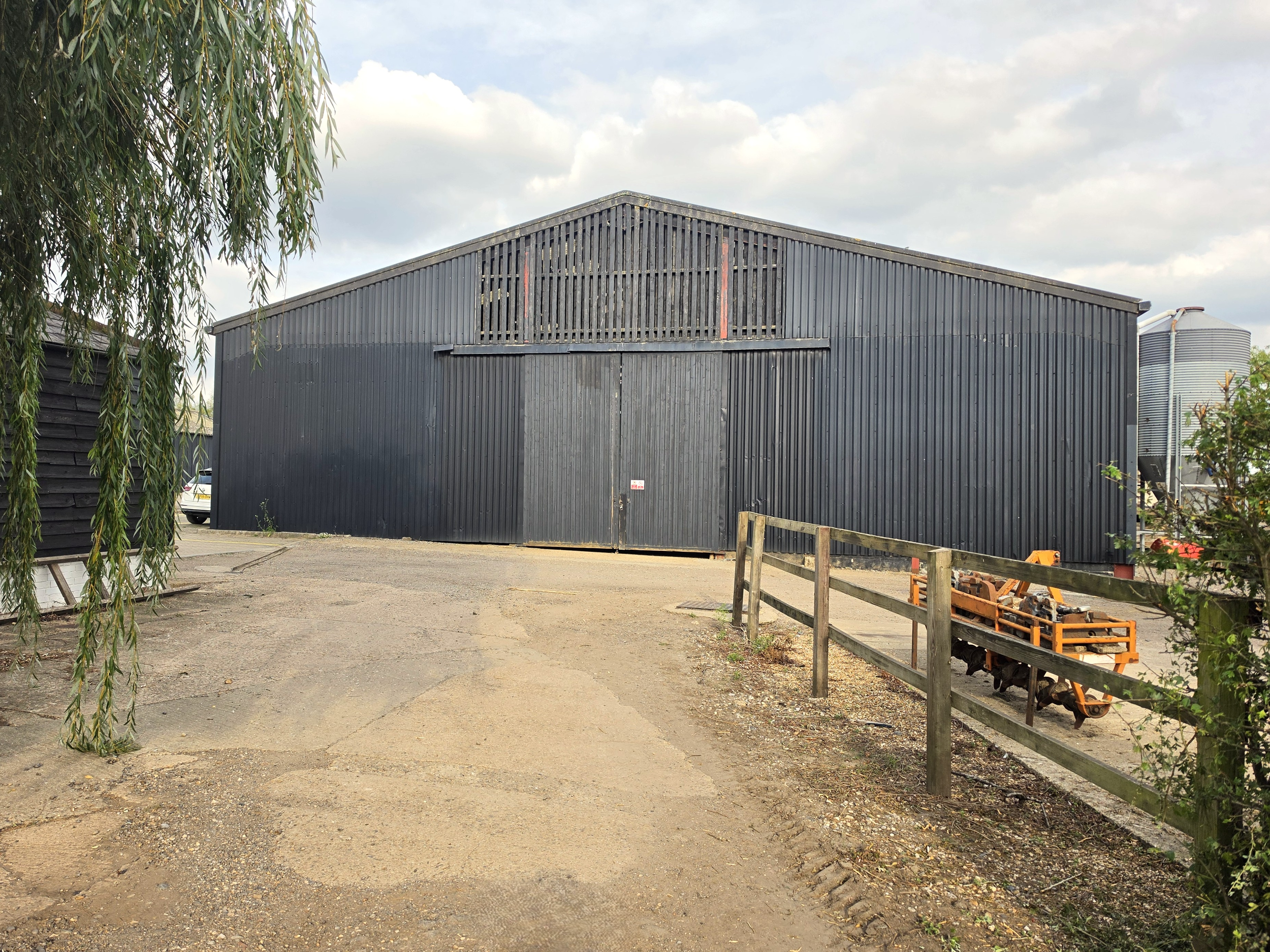 The Hay Barn, Wood Hall Estate, Woodhall Lane, Shenley, Hertfordshire - £4995pcm 