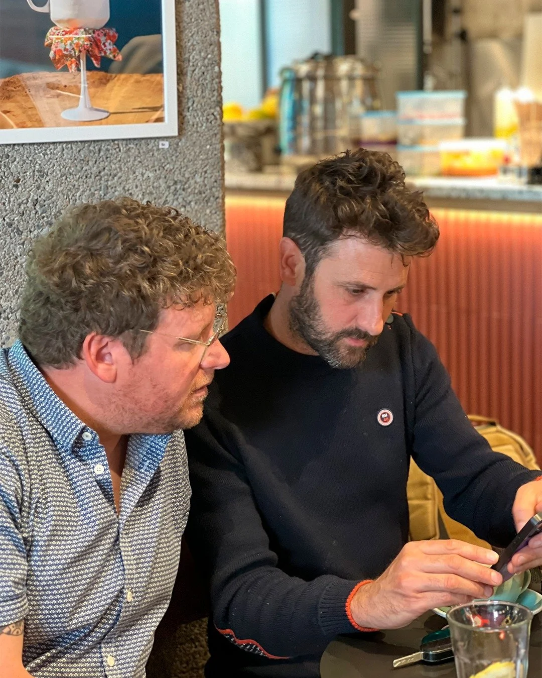 🪵 @francesmenuiserie  artisan du bois.

&Agrave; Nantes, son travail se devine au d&eacute;tour de nombreux projets. @lemirza.nantes @le_broceliande  @buckmulligansnantes  Caf&eacute; Saint Pierre ou @henryethenriette (entre autres) ont fait appel &