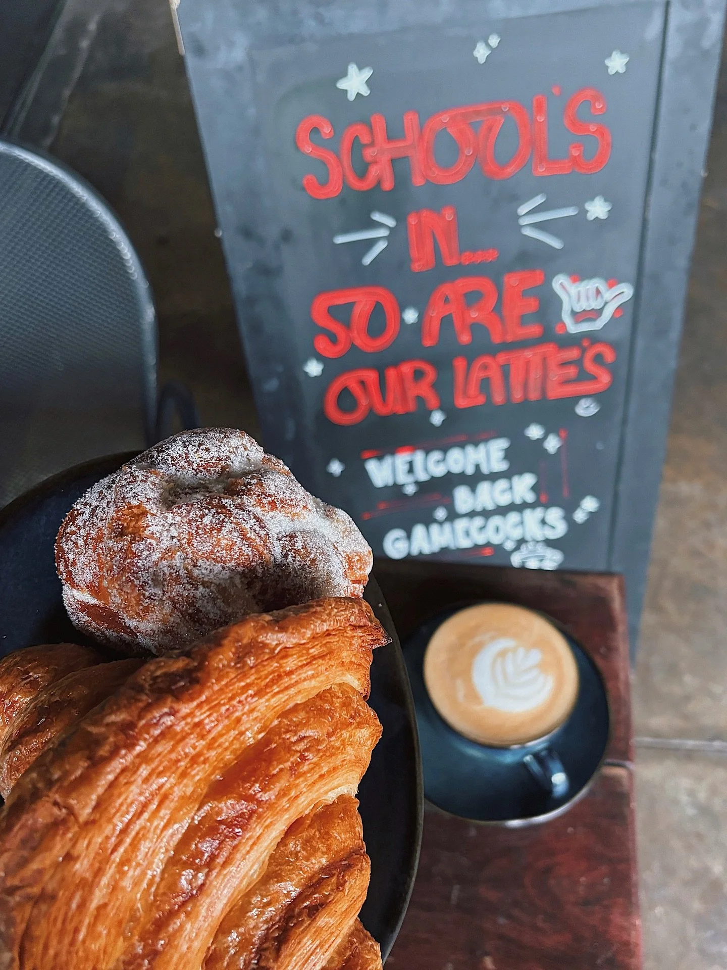 Welcome (&amp; welcome back) USC students! Start things off on the right foot this FDOC by treating yourself to a lil coffee &amp; pastry (or two 😋)