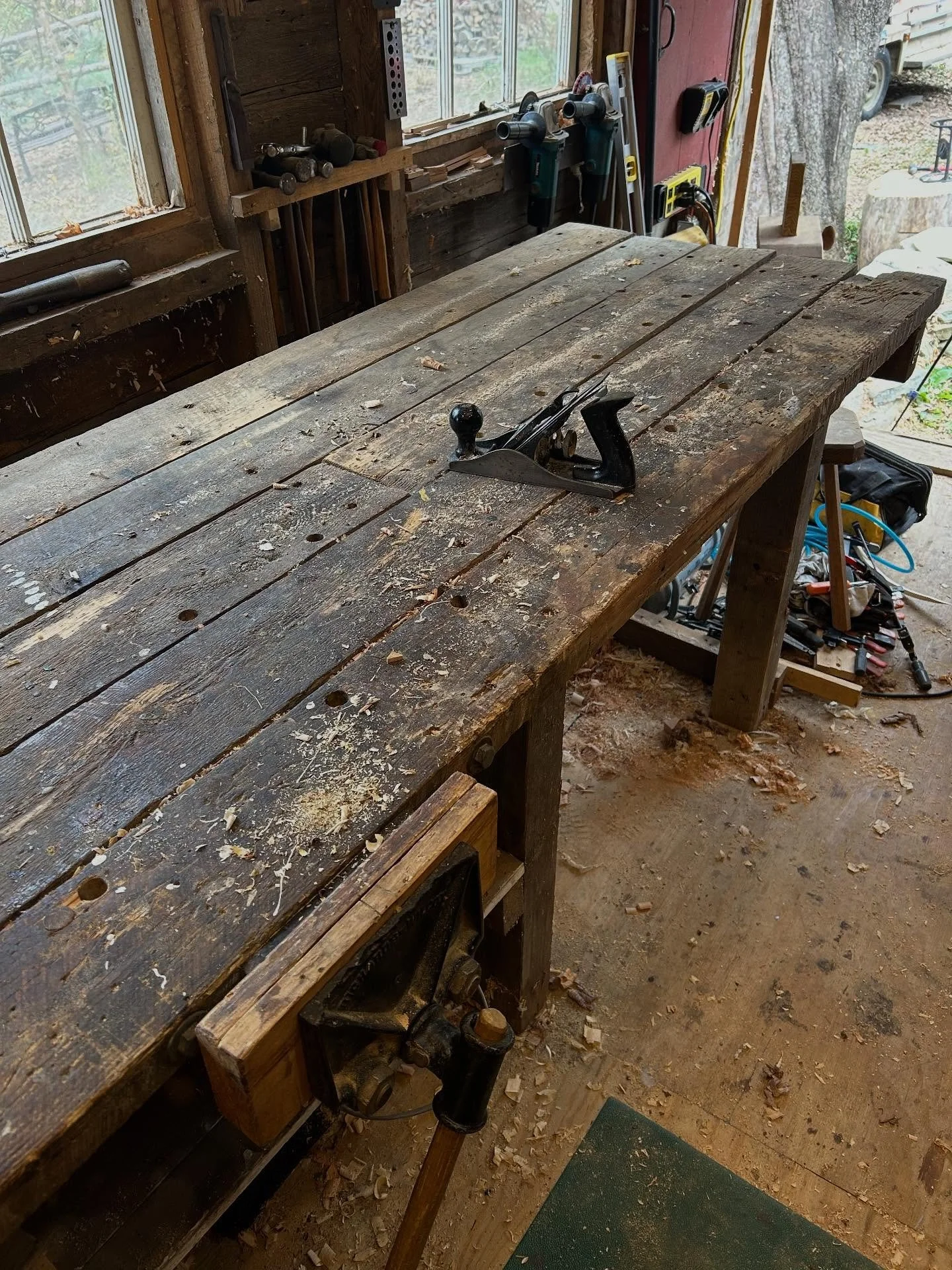 Flattening my reclaimed bench. Proof that you don&rsquo;t need a fancy bench to make quality work. Although a sort of flattish bench helps a lot!